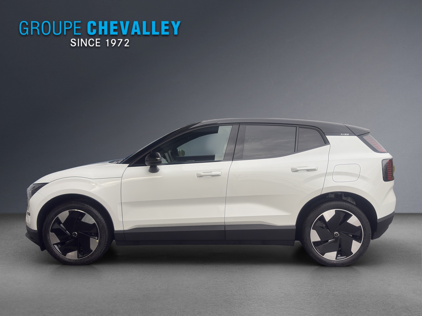 VOLVO EX30 E60 69kWh Twin Ultra-image-1