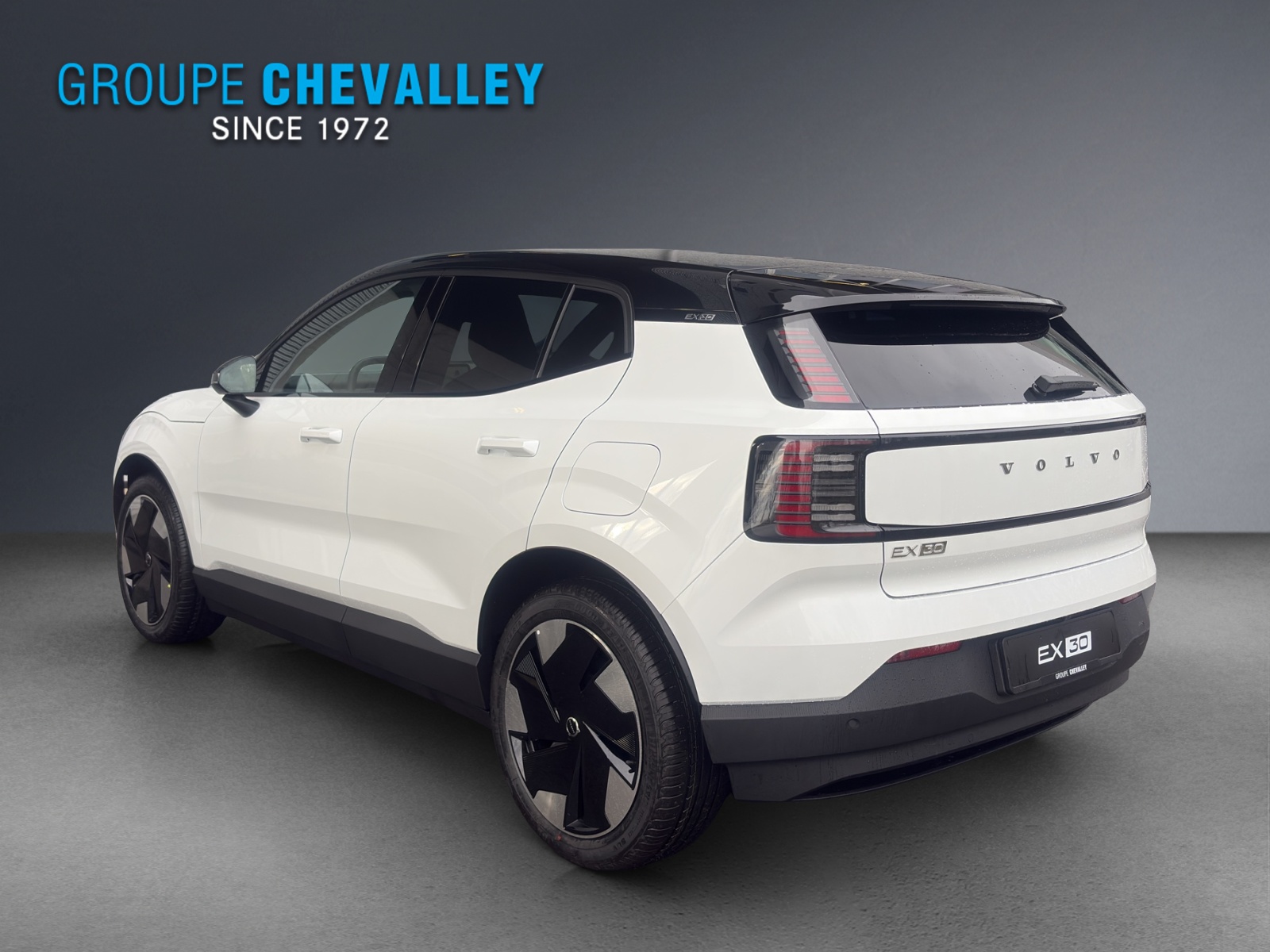 VOLVO EX30 E60 69kWh Twin Ultra-image-2