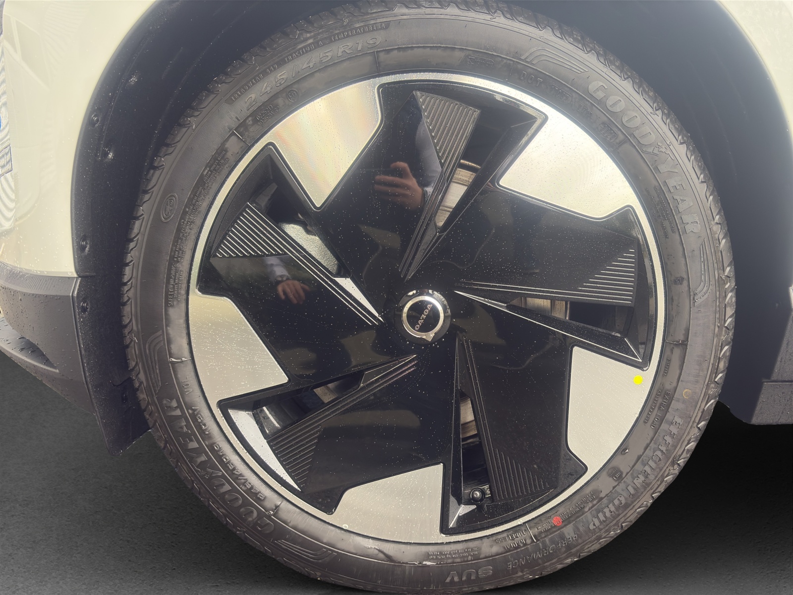 VOLVO EX30 E60 69kWh Twin Ultra-image-11