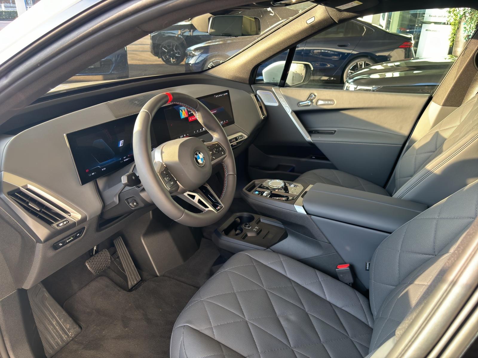 BMW iX M60-image-16