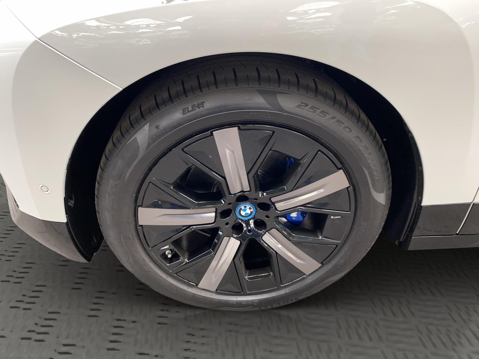 BMW iX M60-image-22