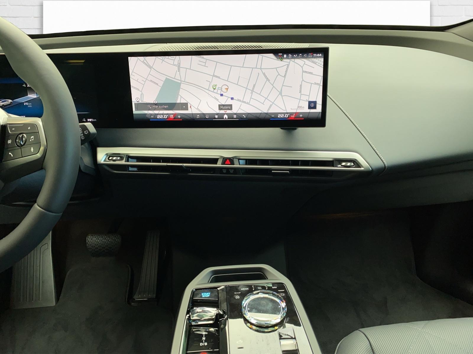 BMW iX M60-image-9