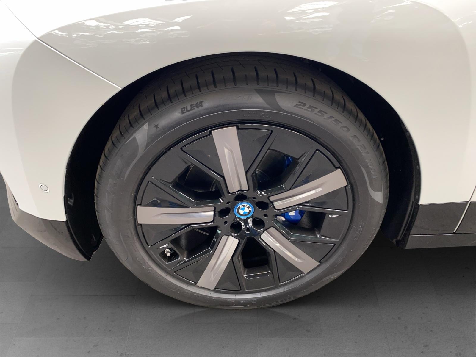 BMW iX M60-image-23