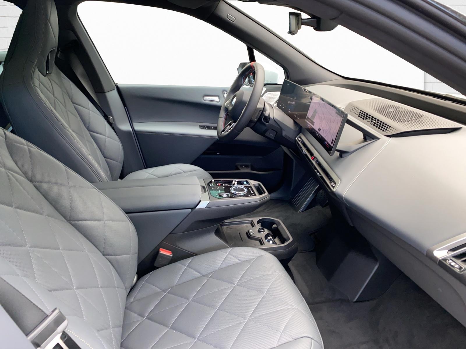 BMW iX M60-image-10