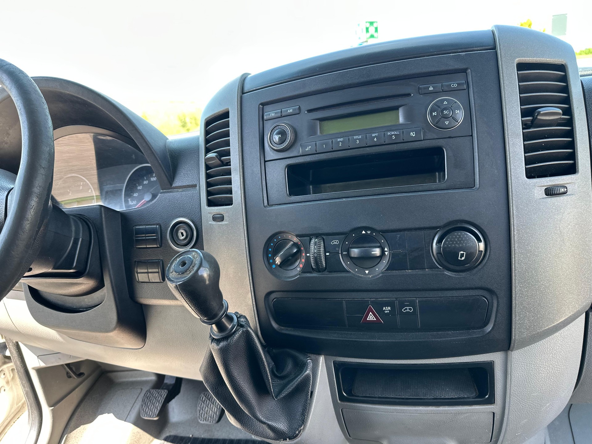 VW Crafter 35 2.0 TDI CR-image-26