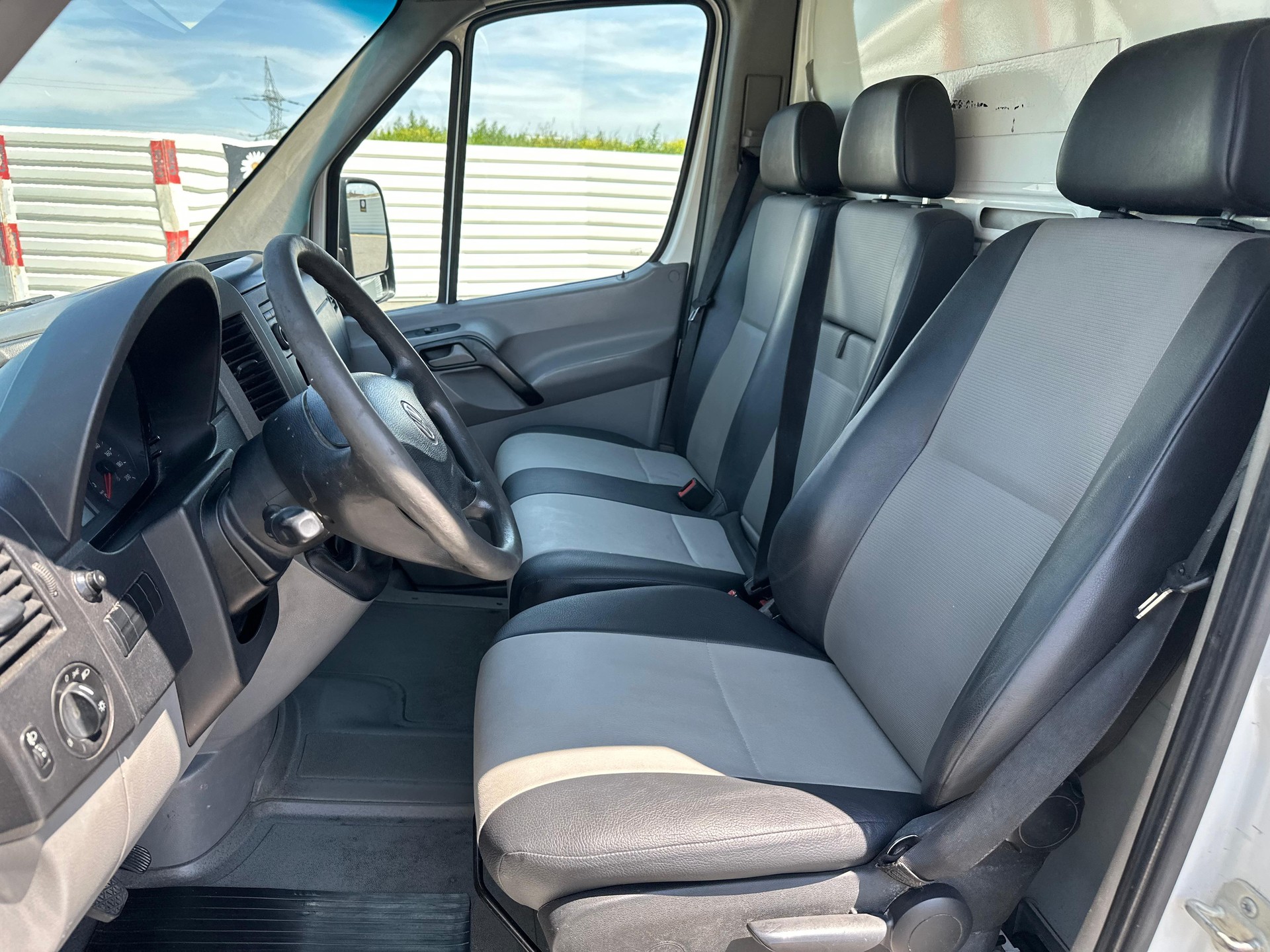 VW Crafter 35 2.0 TDI CR-image-2