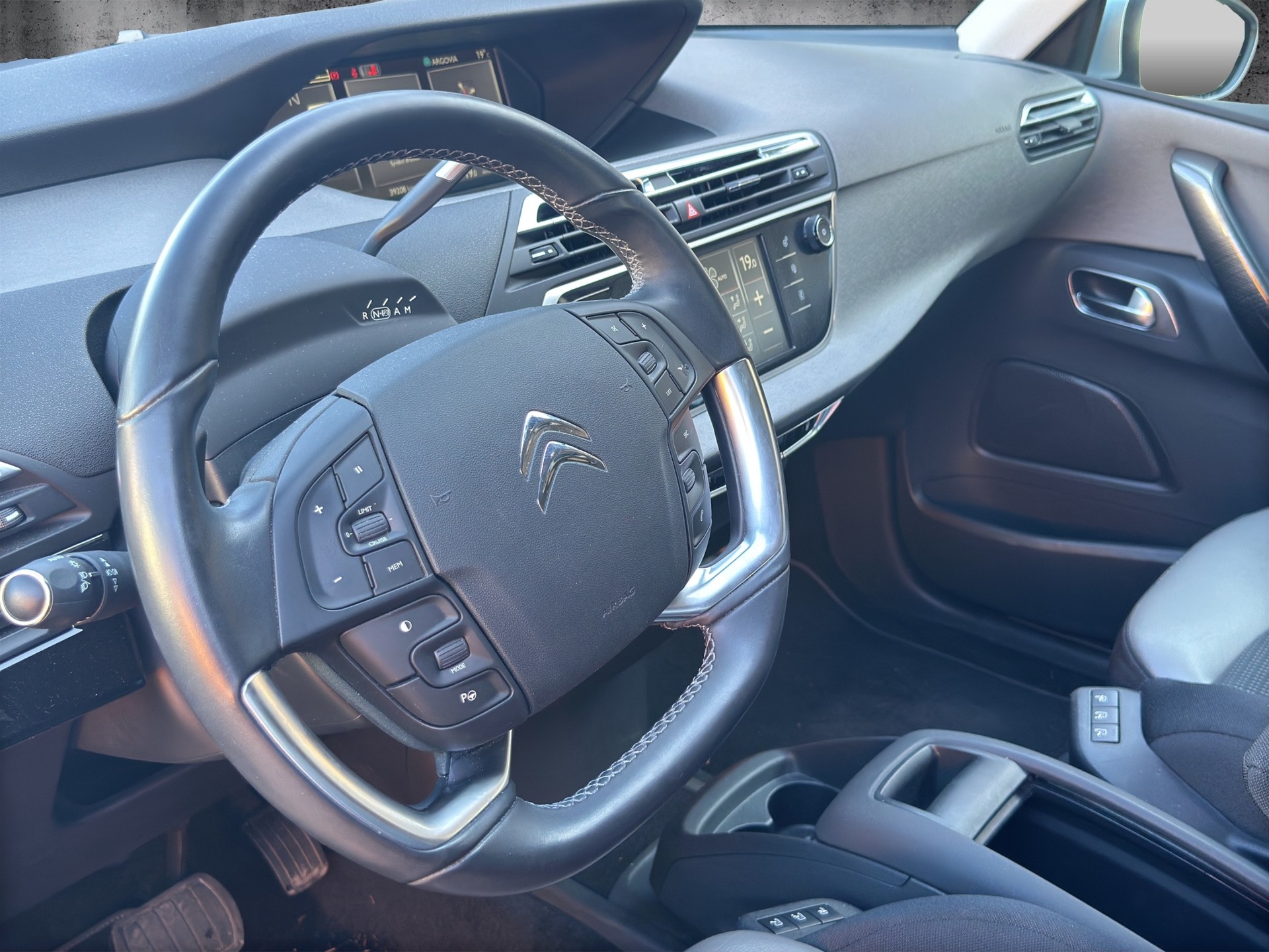 CITROEN C4 Picasso 1.6 e-HDi Exclusive ETG6-image-9