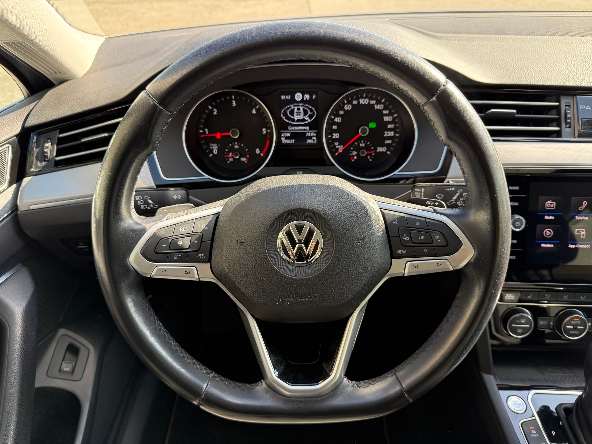 VW Passat 2.0 TDI BMT Business DSG-image-9