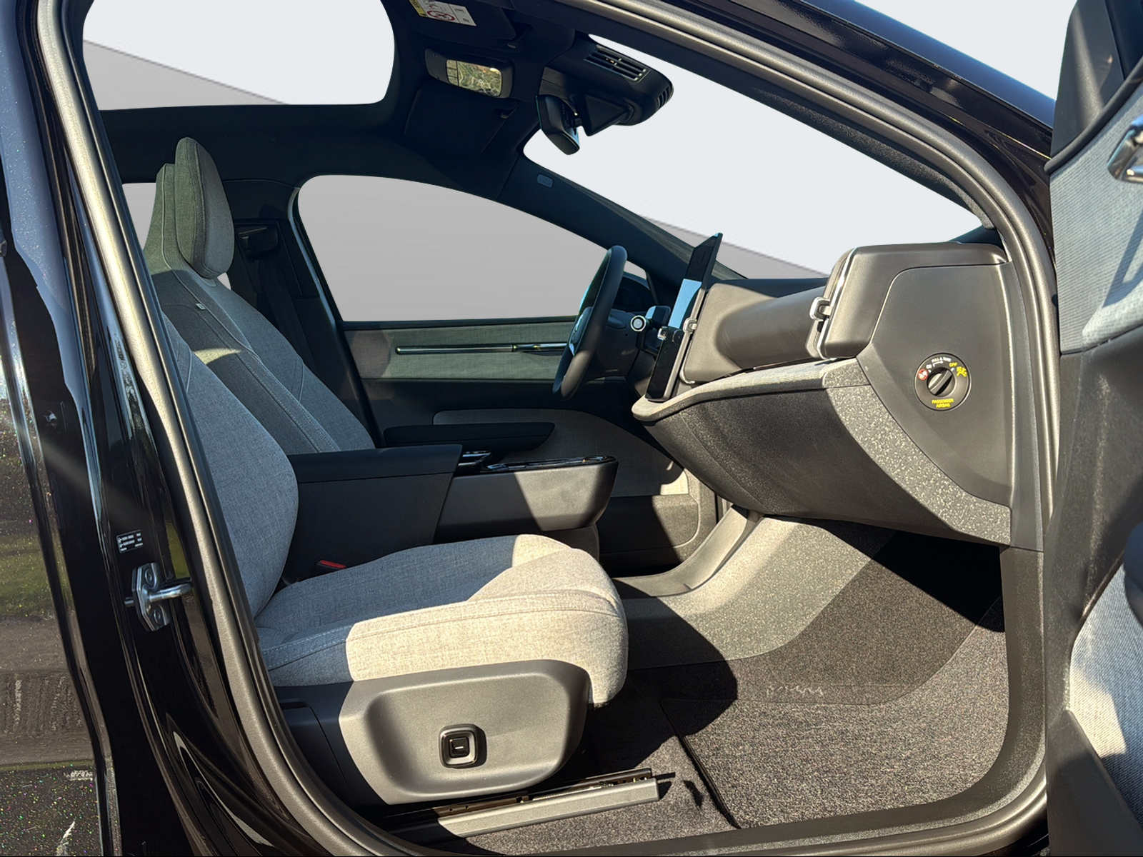 VOLVO EX 30 E60 Twin Ultra Performance AWD-image-14