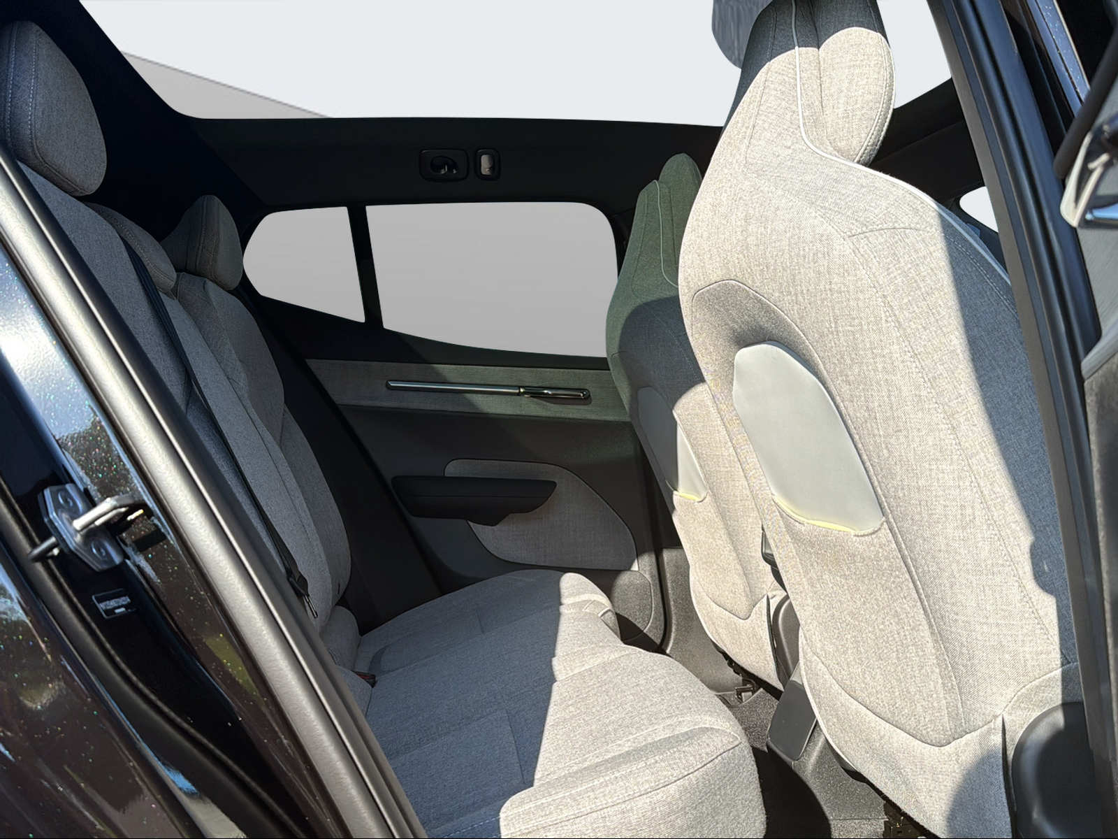 VOLVO EX 30 E60 Twin Ultra Performance AWD-image-10