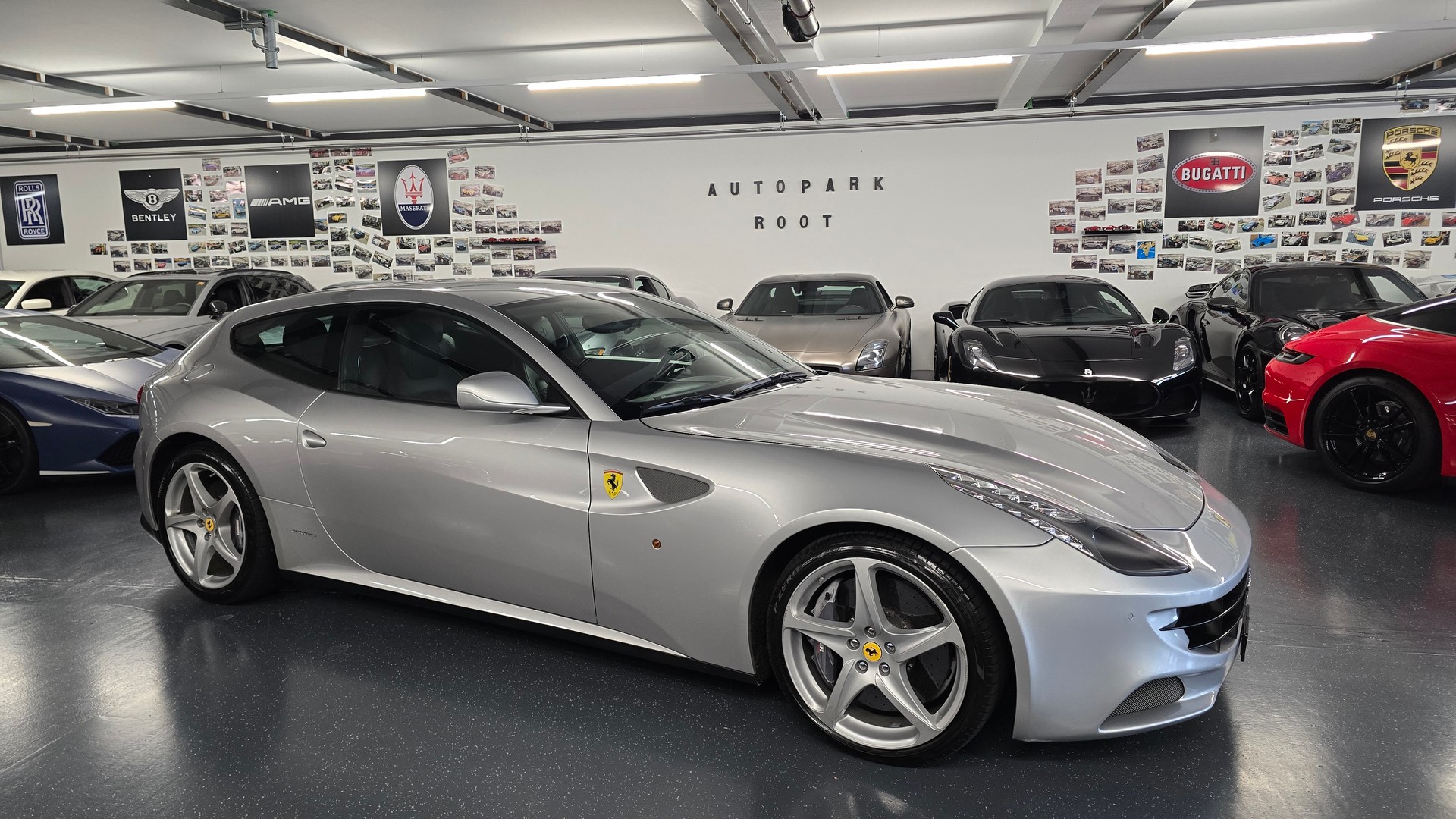 FERRARI FF-showroom-element-1