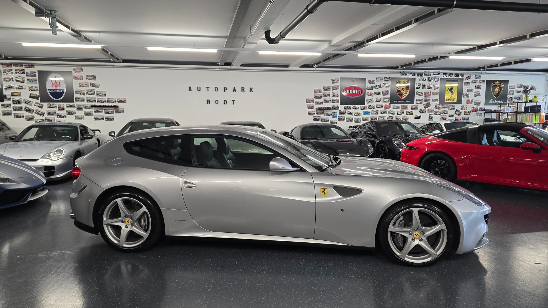 FERRARI FF-showroom-element-2