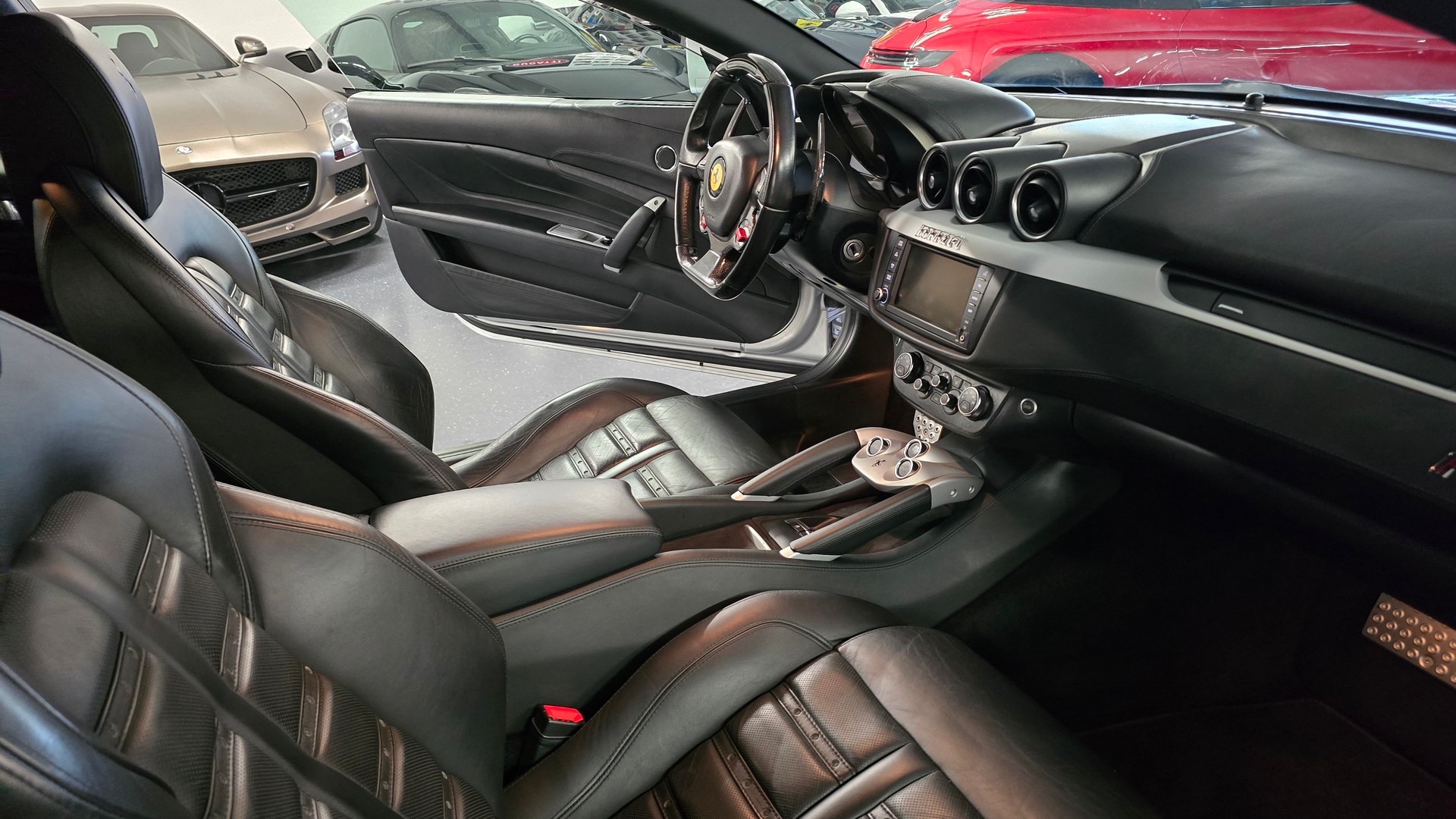 FERRARI FF-image-17