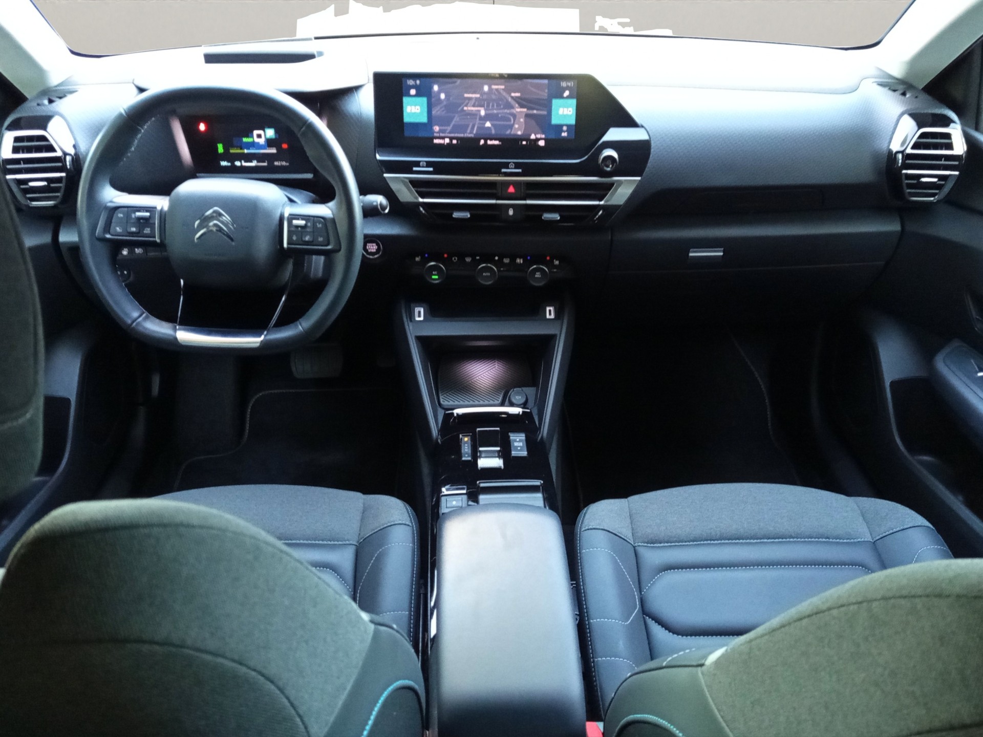 CITROEN C4 Electric Shine-image-13