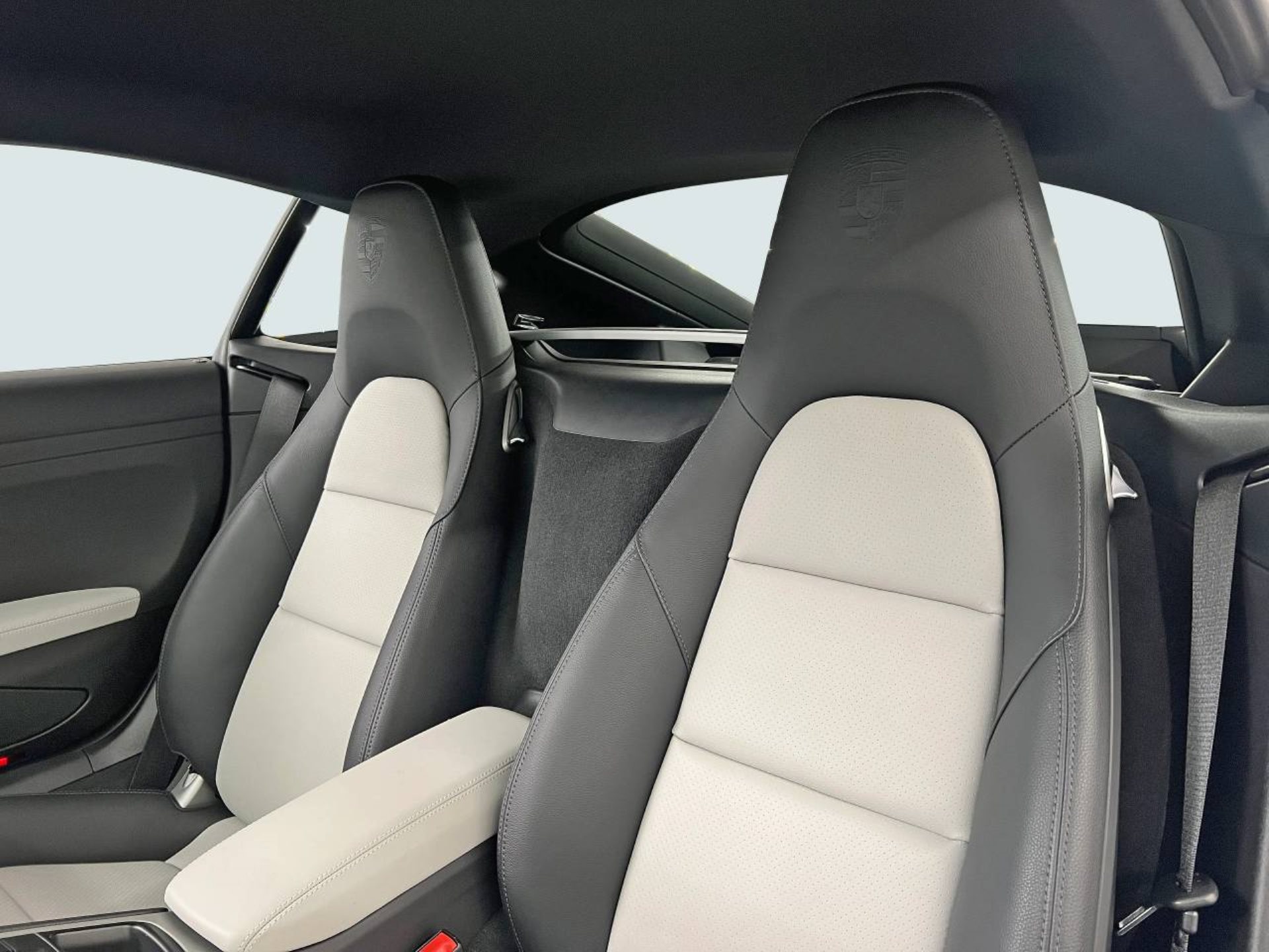 PORSCHE 718 Cayman Style Edition-image-4