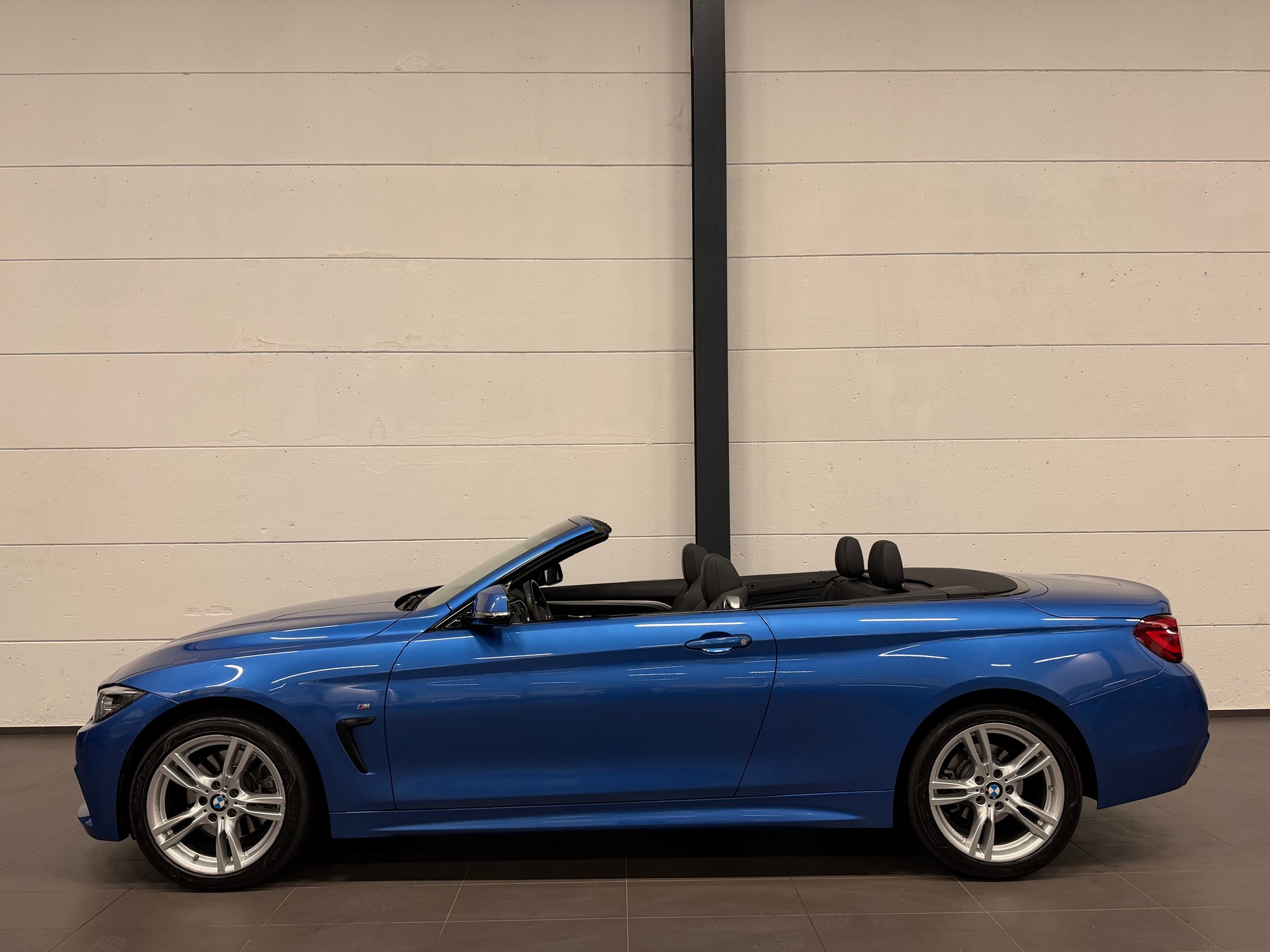 BMW 430i Cabriolet xDrive MSport Steptronic-image-11