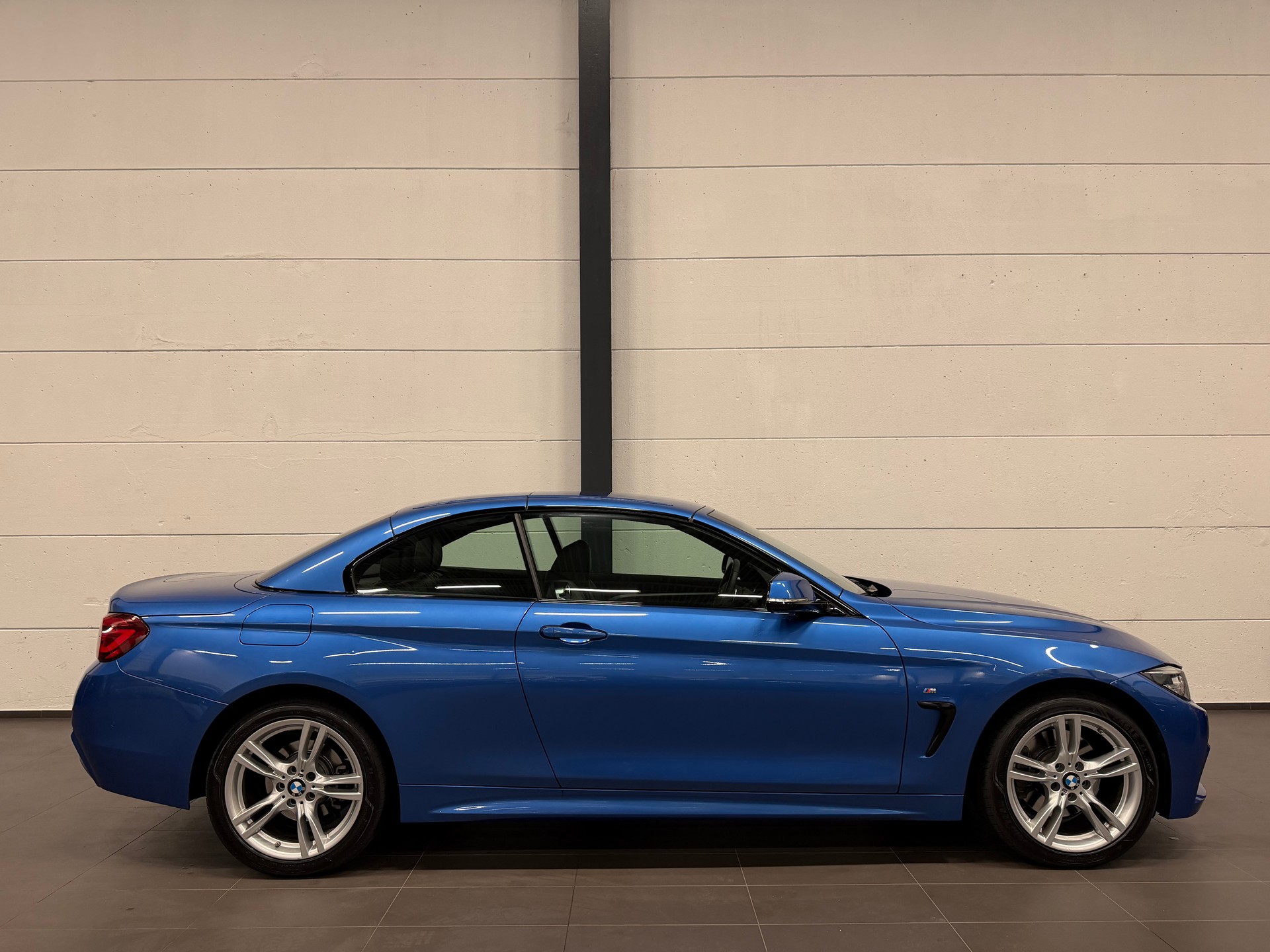BMW 430i Cabriolet xDrive MSport Steptronic-image-9