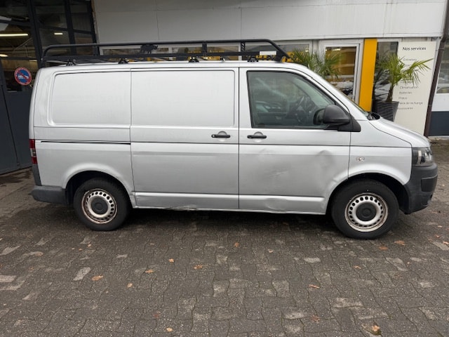 VW T5 2.0 TDI-image-0