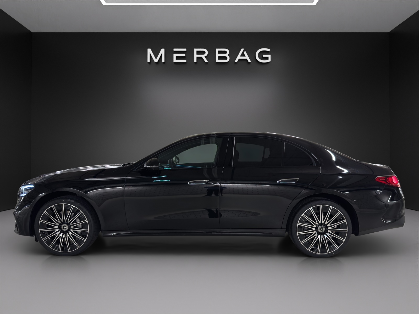 MERCEDES-BENZ E 220 d 4MATIC Limousine-image-3
