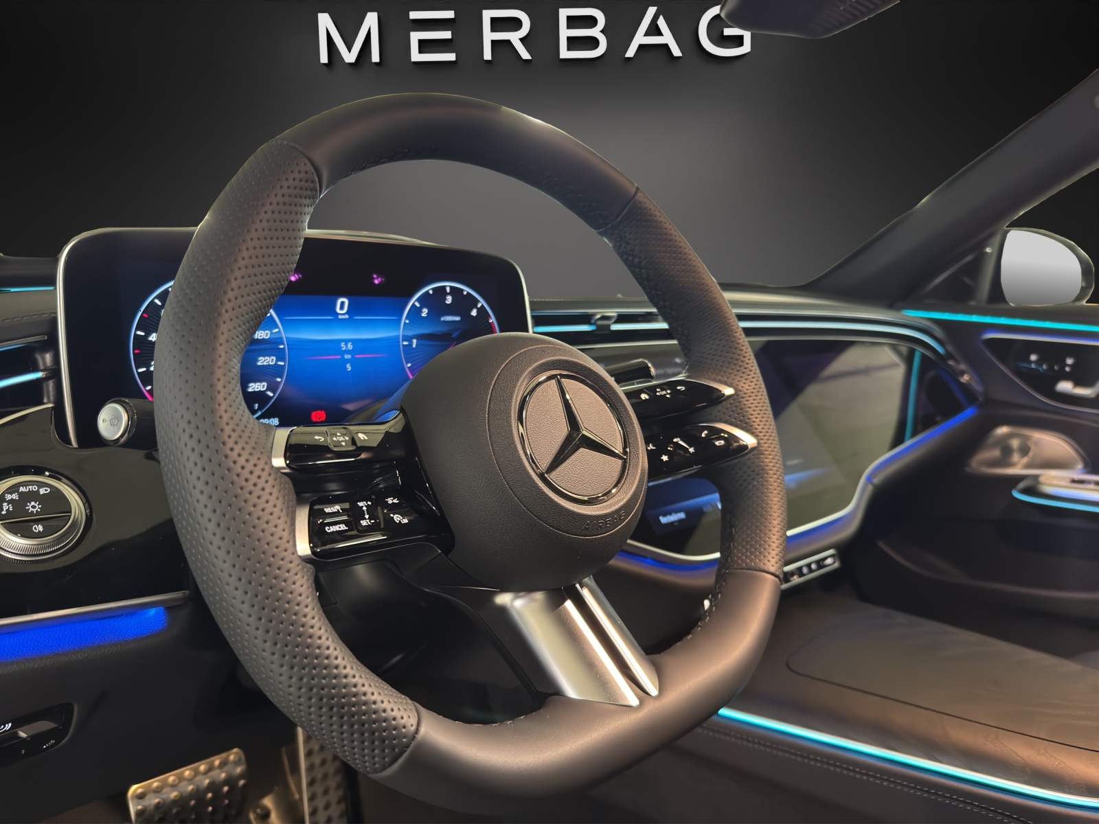 MERCEDES-BENZ E 220 d 4MATIC Limousine-image-10