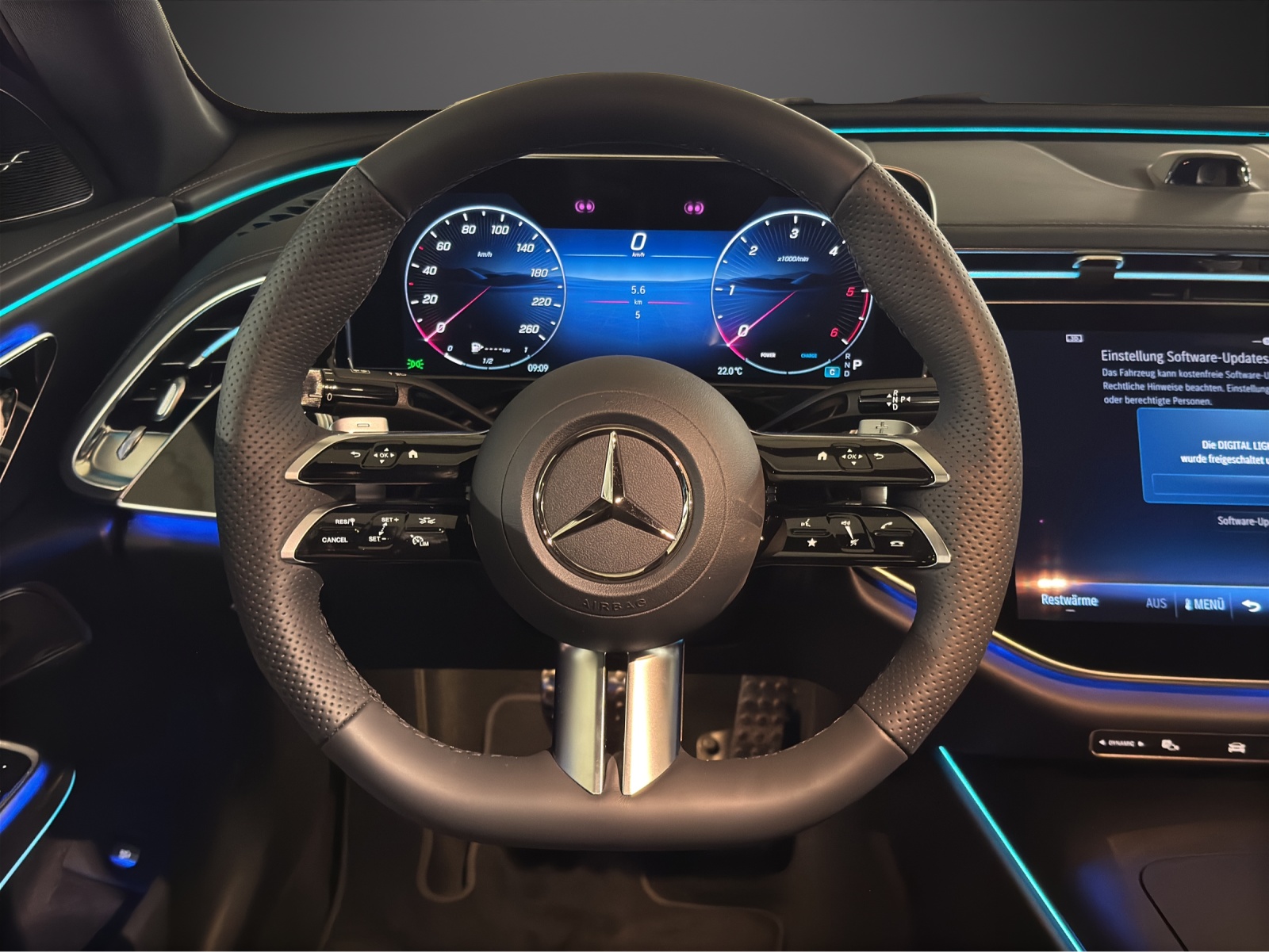 MERCEDES-BENZ E 220 d 4MATIC Limousine-image-12