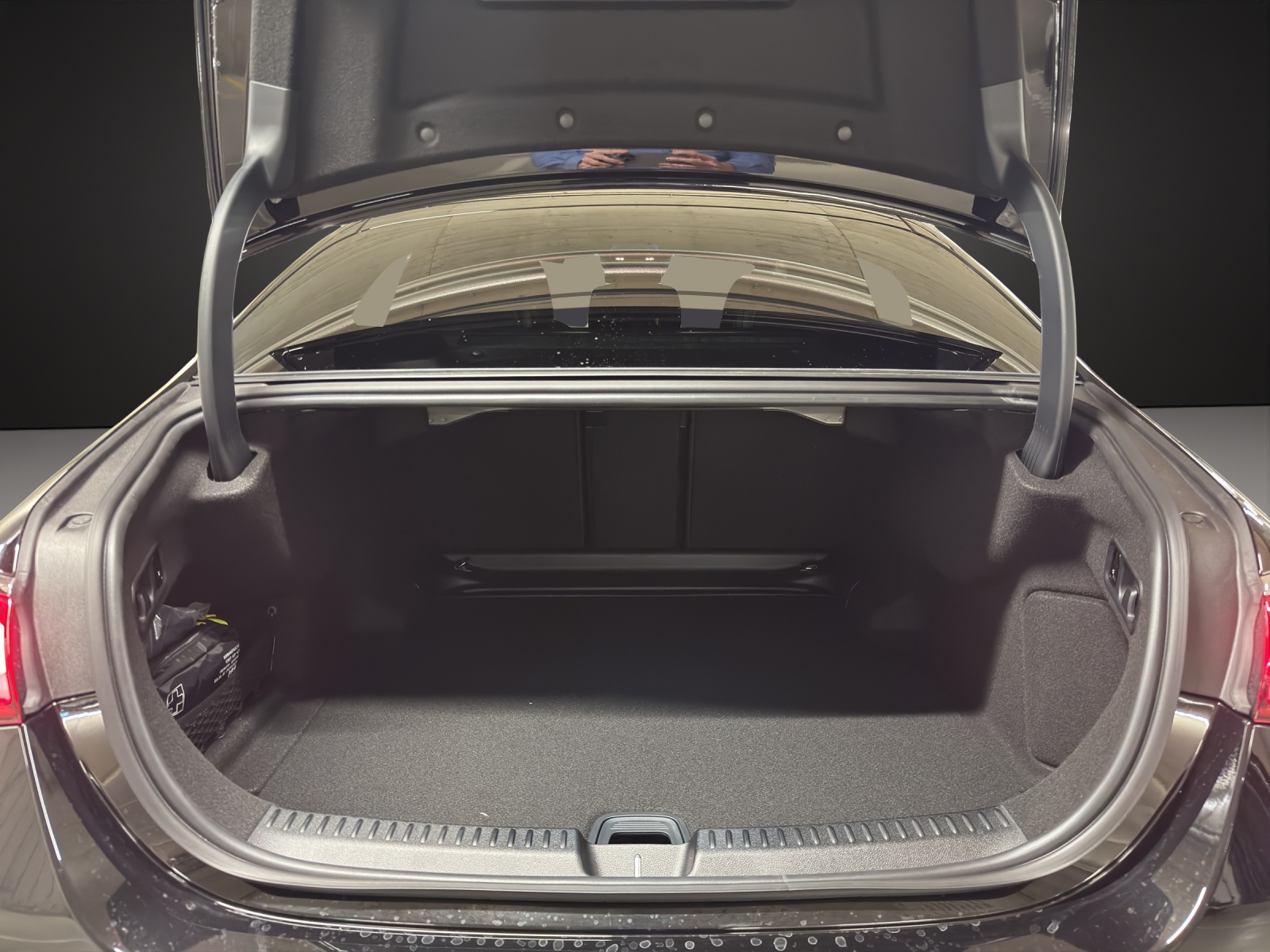 MERCEDES-BENZ E 220 d 4MATIC Limousine-image-15