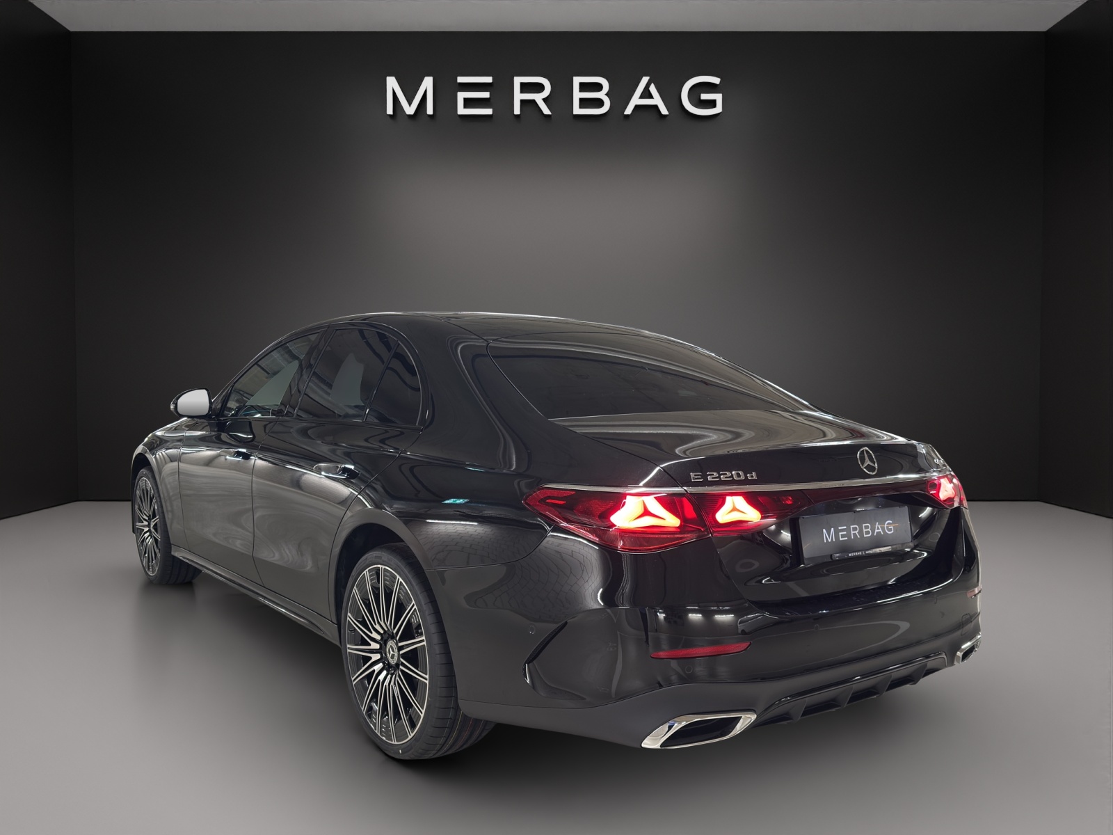 MERCEDES-BENZ E 220 d 4MATIC Limousine-image-4