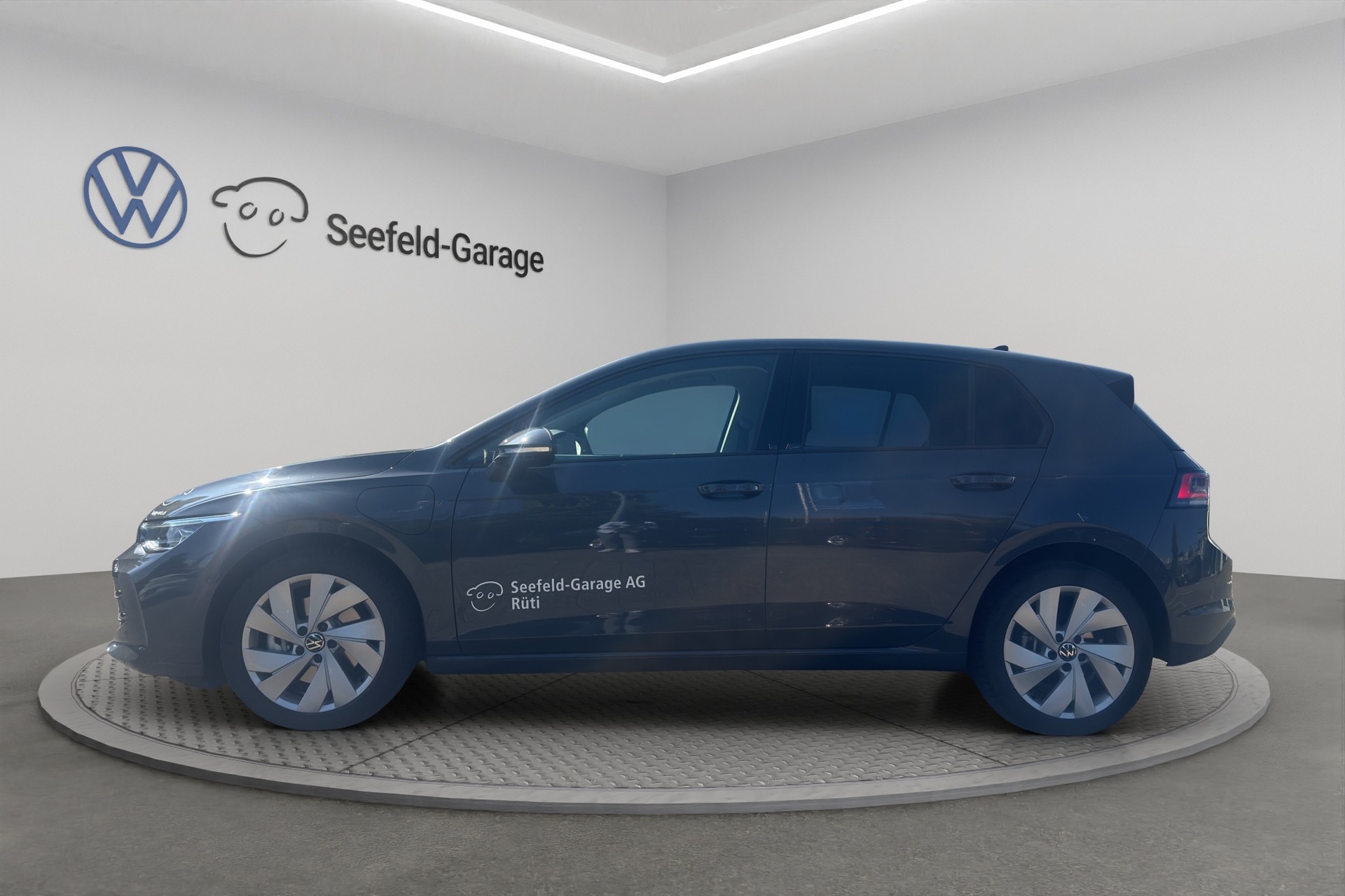VW Golf 1.5 TSI PHEV Life-image-2
