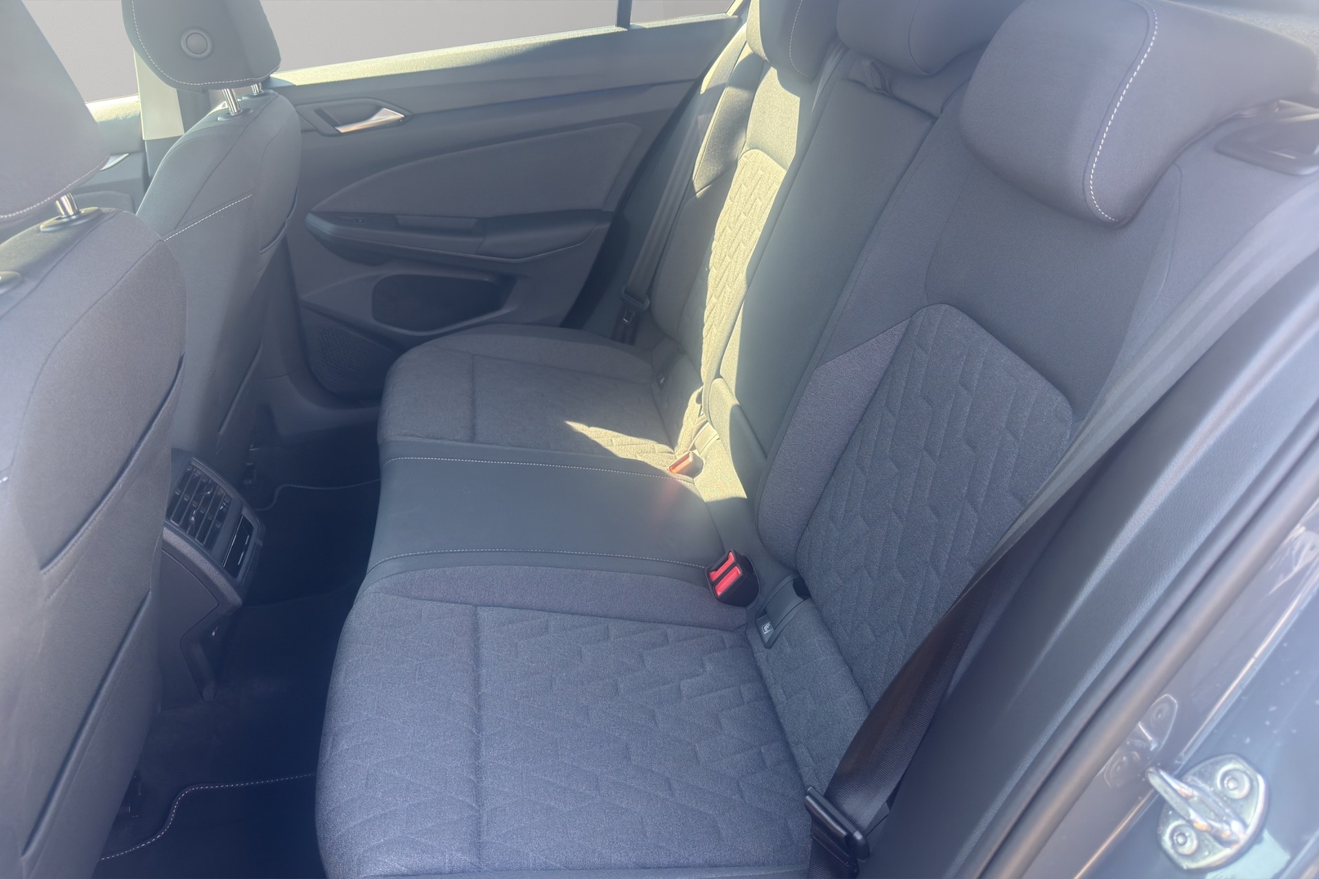 VW Golf 1.5 TSI PHEV Life-image-5