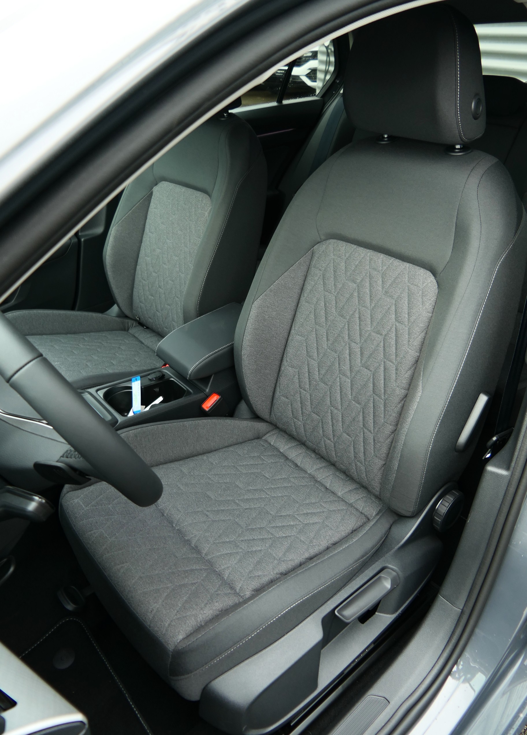 VW Golf 1.5 TSI PHEV Life-image-5