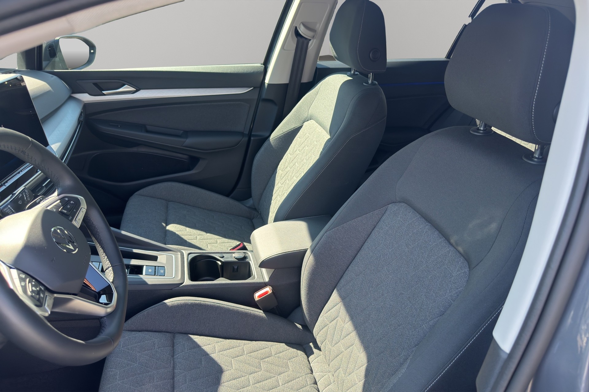 VW Golf 1.5 TSI PHEV Life-image-8