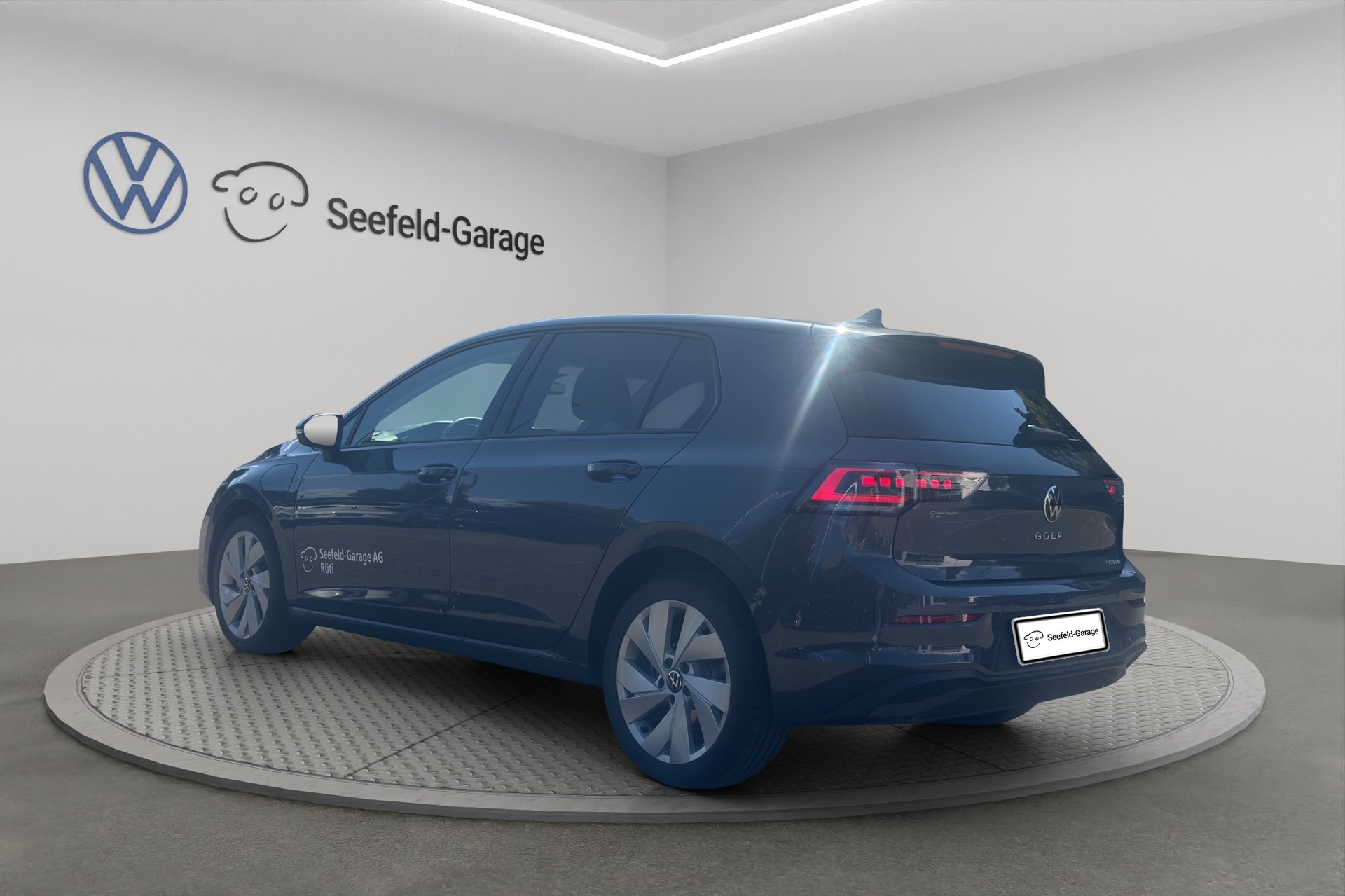 VW Golf 1.5 TSI PHEV Life-image-3