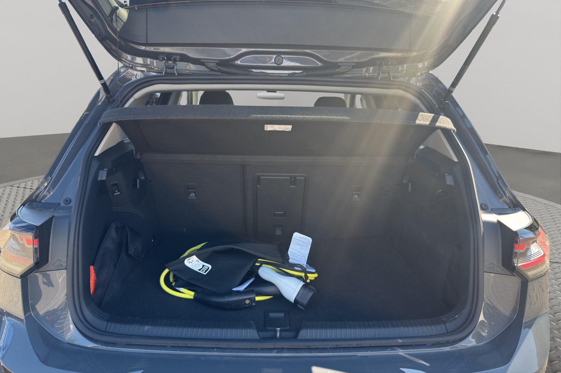 VW Golf 1.5 TSI PHEV Life-image-10
