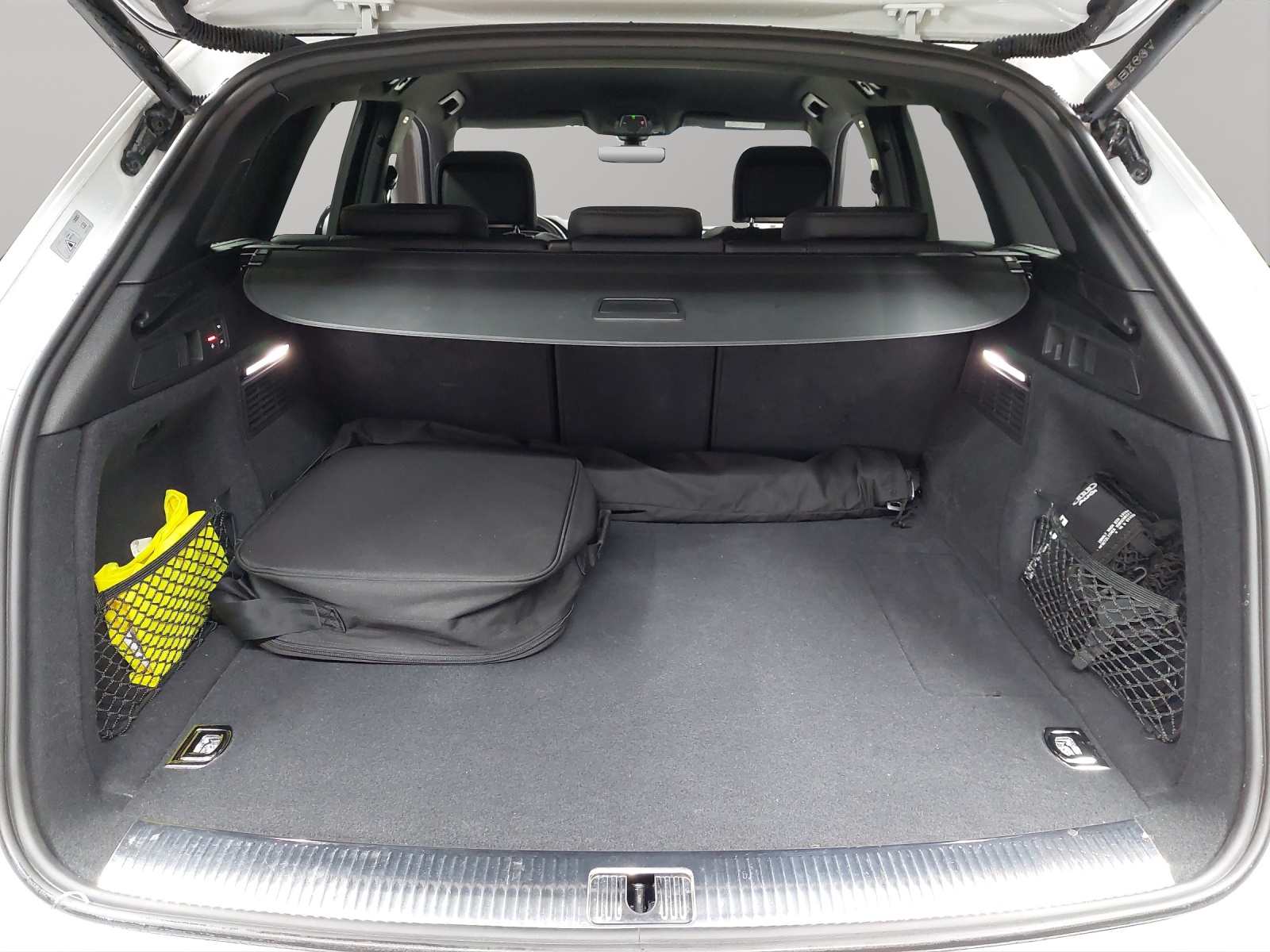 AUDI Q5 50 TFSI e PHEV Black Edition quattro S-tronic-image-10