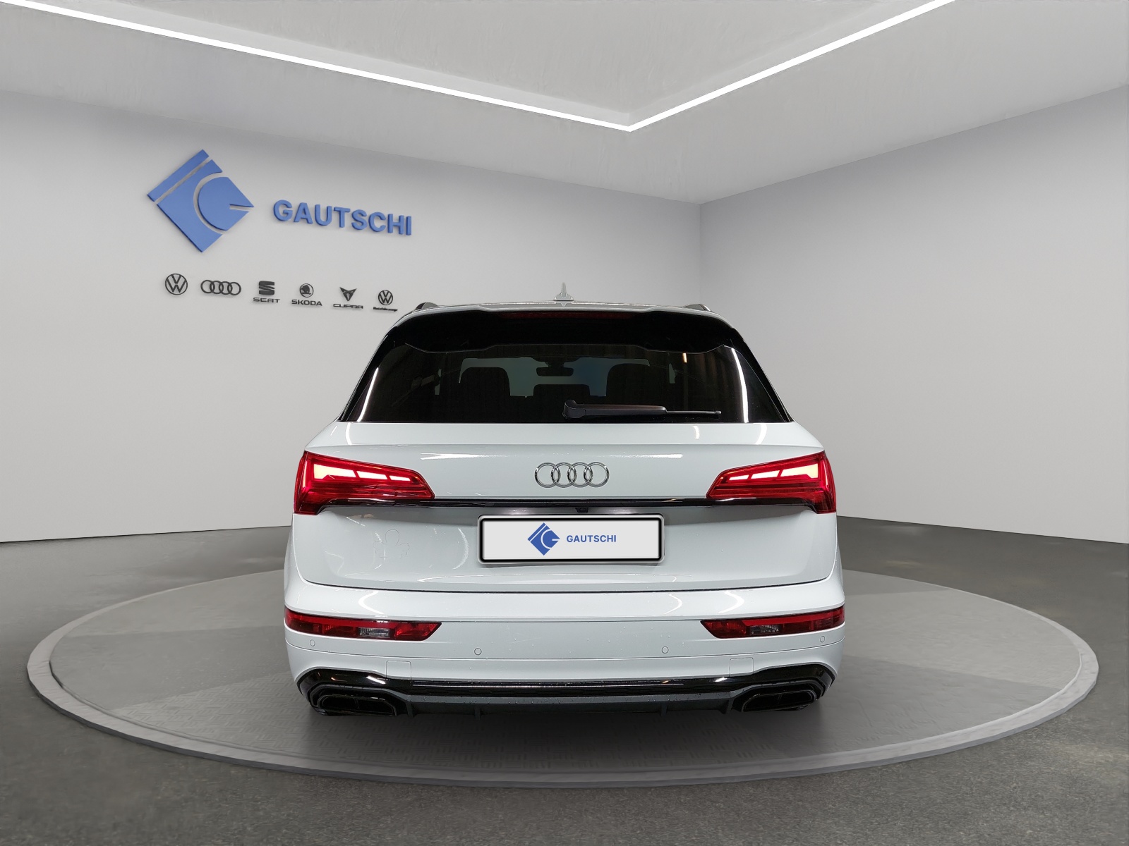 AUDI Q5 50 TFSI e PHEV Black Edition quattro S-tronic-image-3