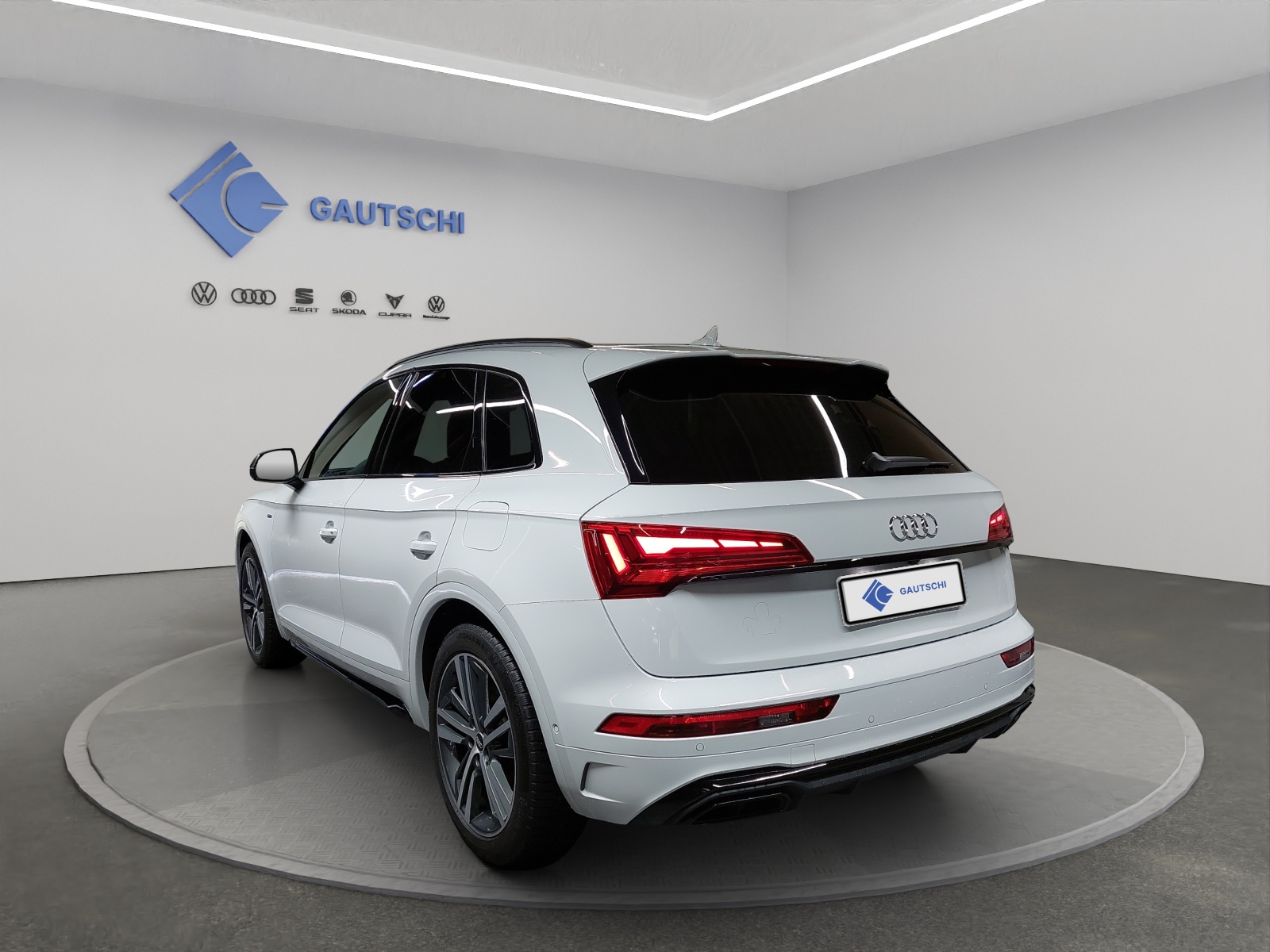 AUDI Q5 50 TFSI e PHEV Black Edition quattro S-tronic-image-2