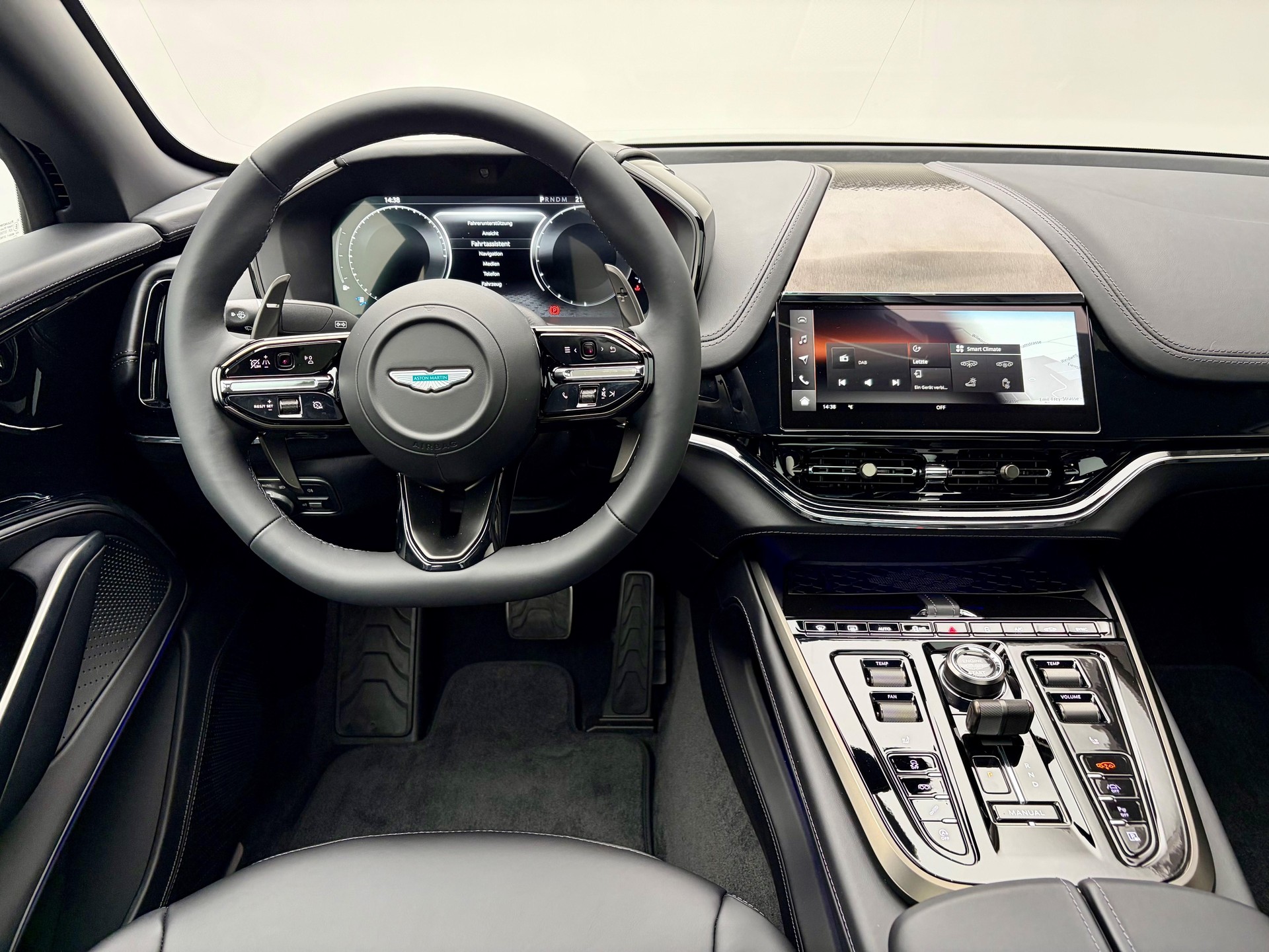 ASTON MARTIN DBX S 4.0 V8 Bi-Turbo-image-5