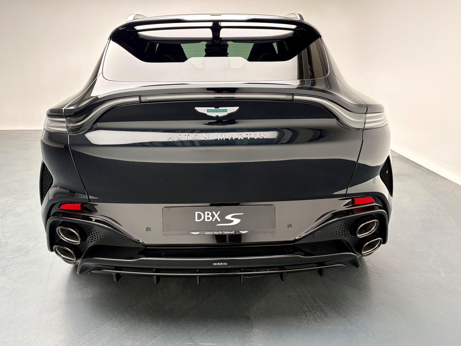 ASTON MARTIN DBX S 4.0 V8 Bi-Turbo-image-26