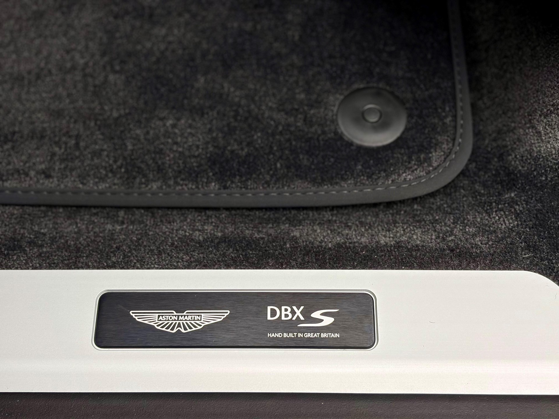 ASTON MARTIN DBX S 4.0 V8 Bi-Turbo-image-12