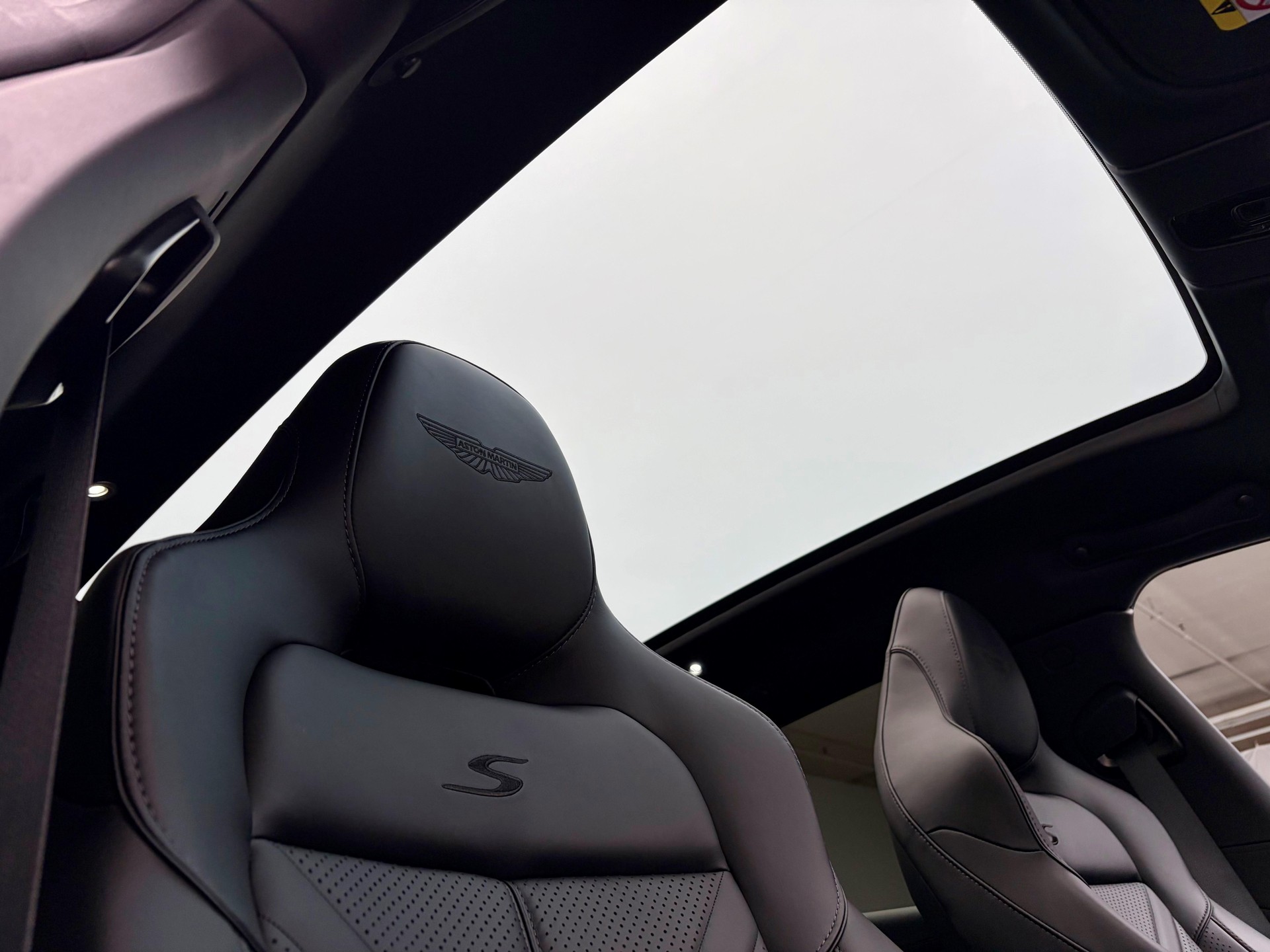 ASTON MARTIN DBX S 4.0 V8 Bi-Turbo-image-13