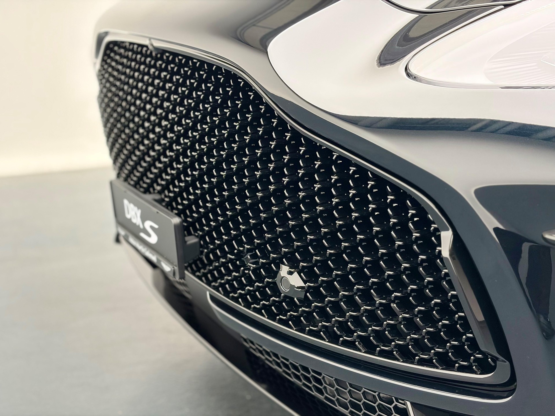 ASTON MARTIN DBX S 4.0 V8 Bi-Turbo-image-23