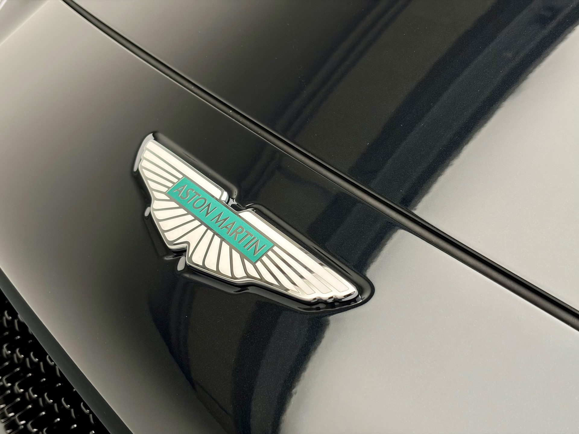 ASTON MARTIN DBX S 4.0 V8 Bi-Turbo-image-18