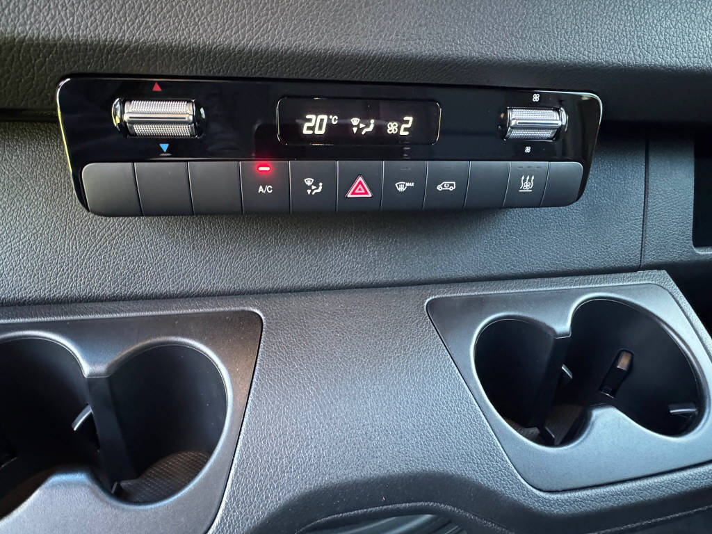 MERCEDES-BENZ eSprinter 420 Pro Aufbau mit Hebebühne 4325 L 81 kWh-image-10