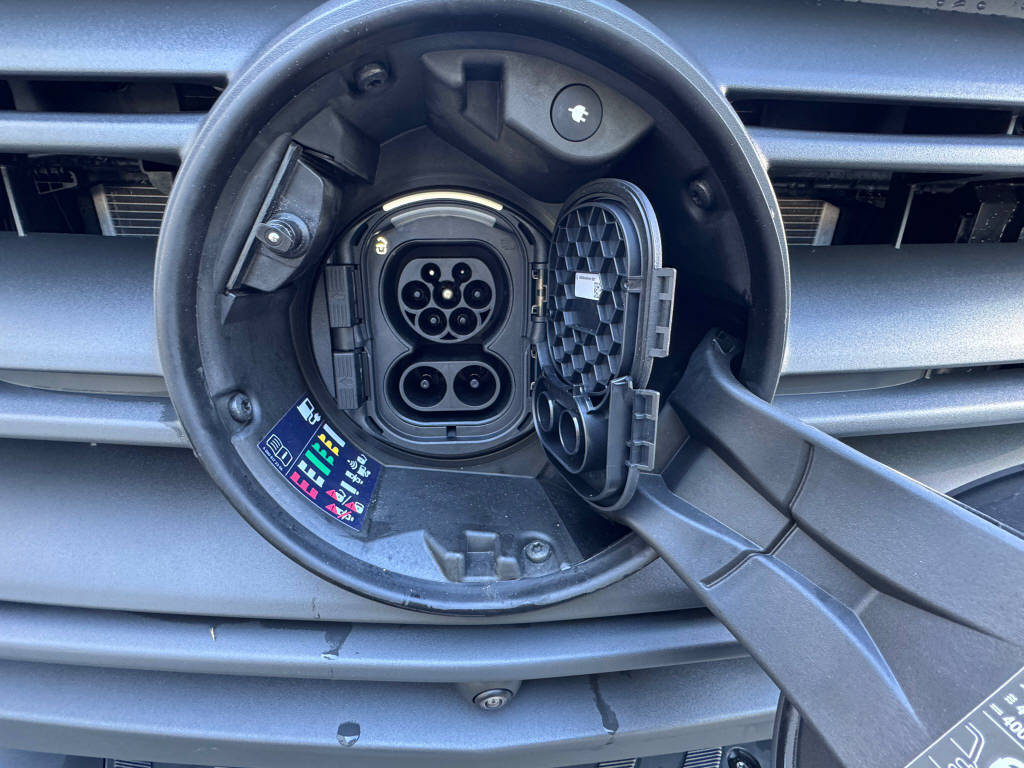 MERCEDES-BENZ eSprinter 420 Pro Aufbau mit Hebebühne 4325 L 81 kWh-image-12
