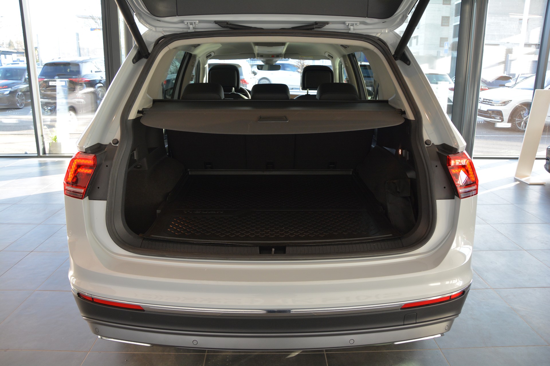 VW Tiguan Allspace 2.0TSI Highline 4Motion DSG-image-13