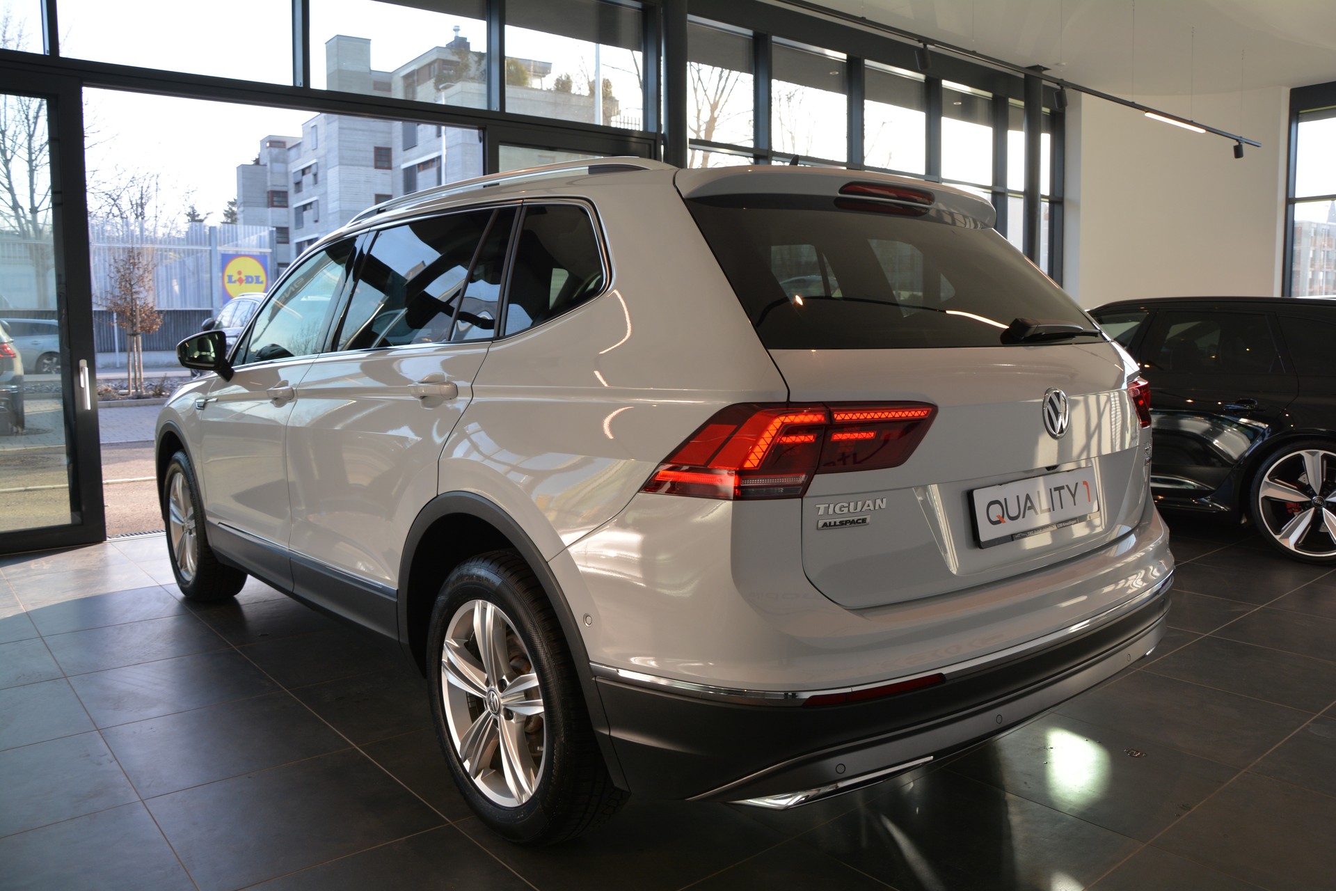VW Tiguan Allspace 2.0TSI Highline 4Motion DSG-image-10
