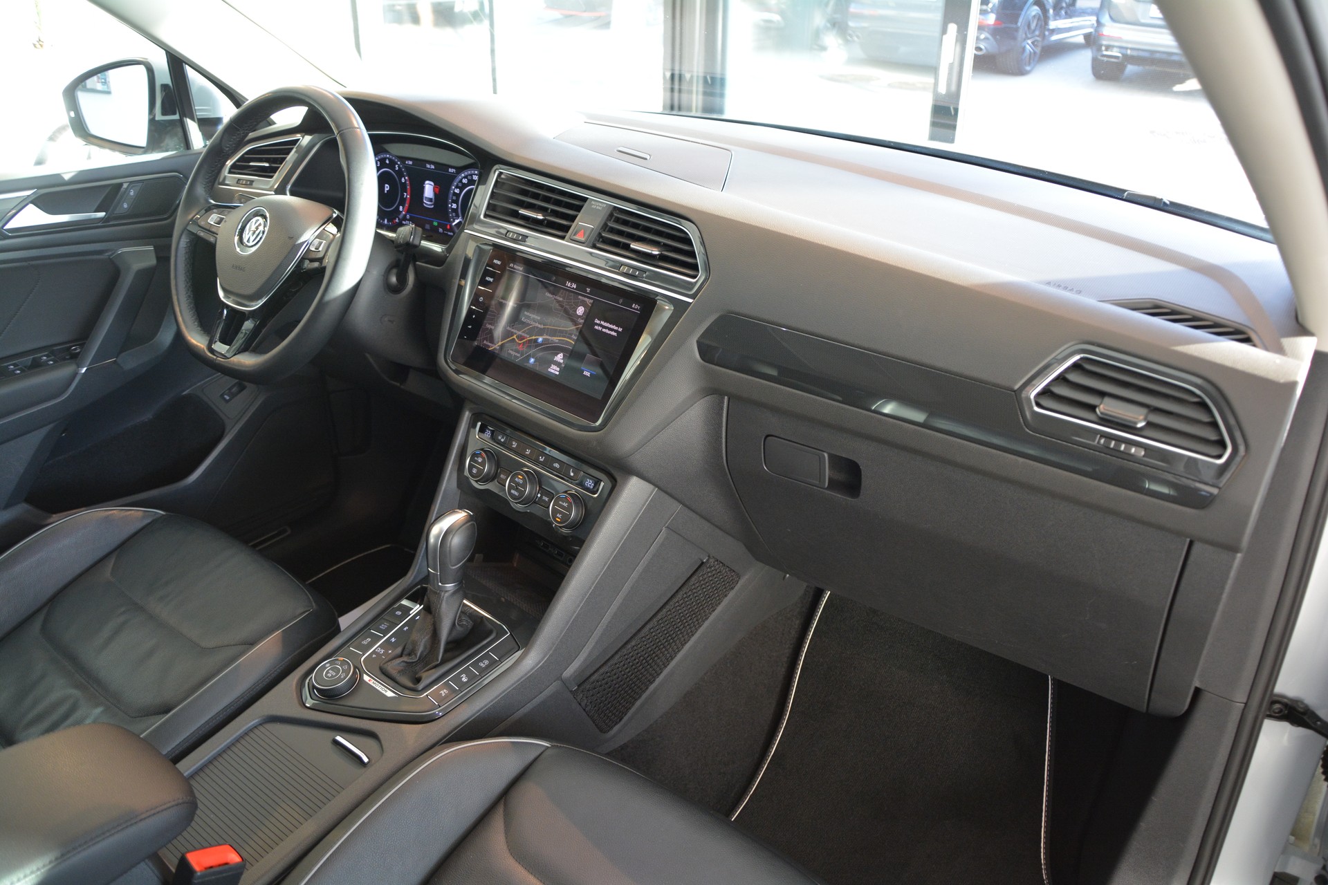 VW Tiguan Allspace 2.0TSI Highline 4Motion DSG-image-9