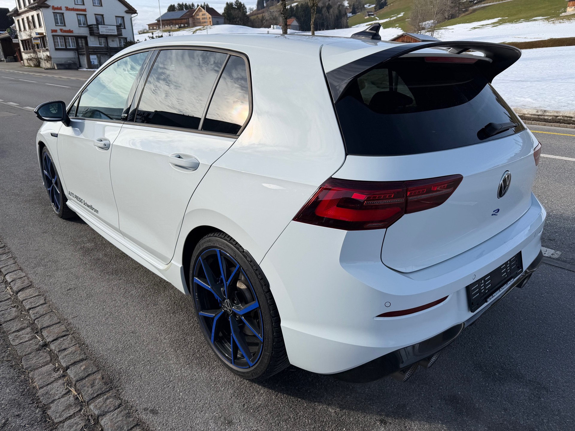 VW Golf 2.0 TSI R DSG 4Motion R 20 Years-image-8