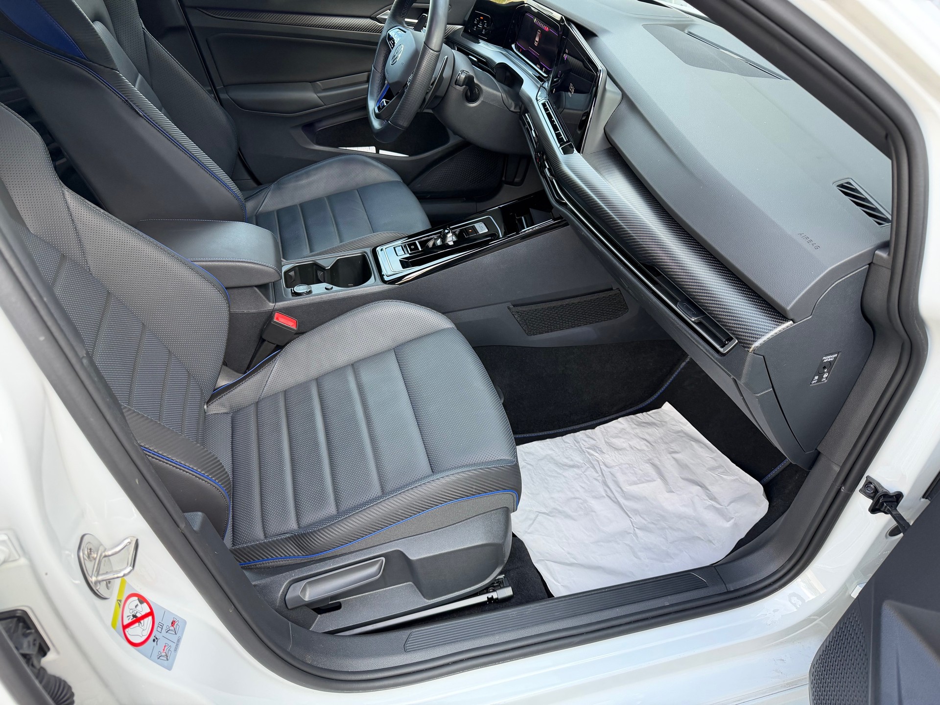 VW Golf 2.0 TSI R DSG 4Motion R 20 Years-image-12