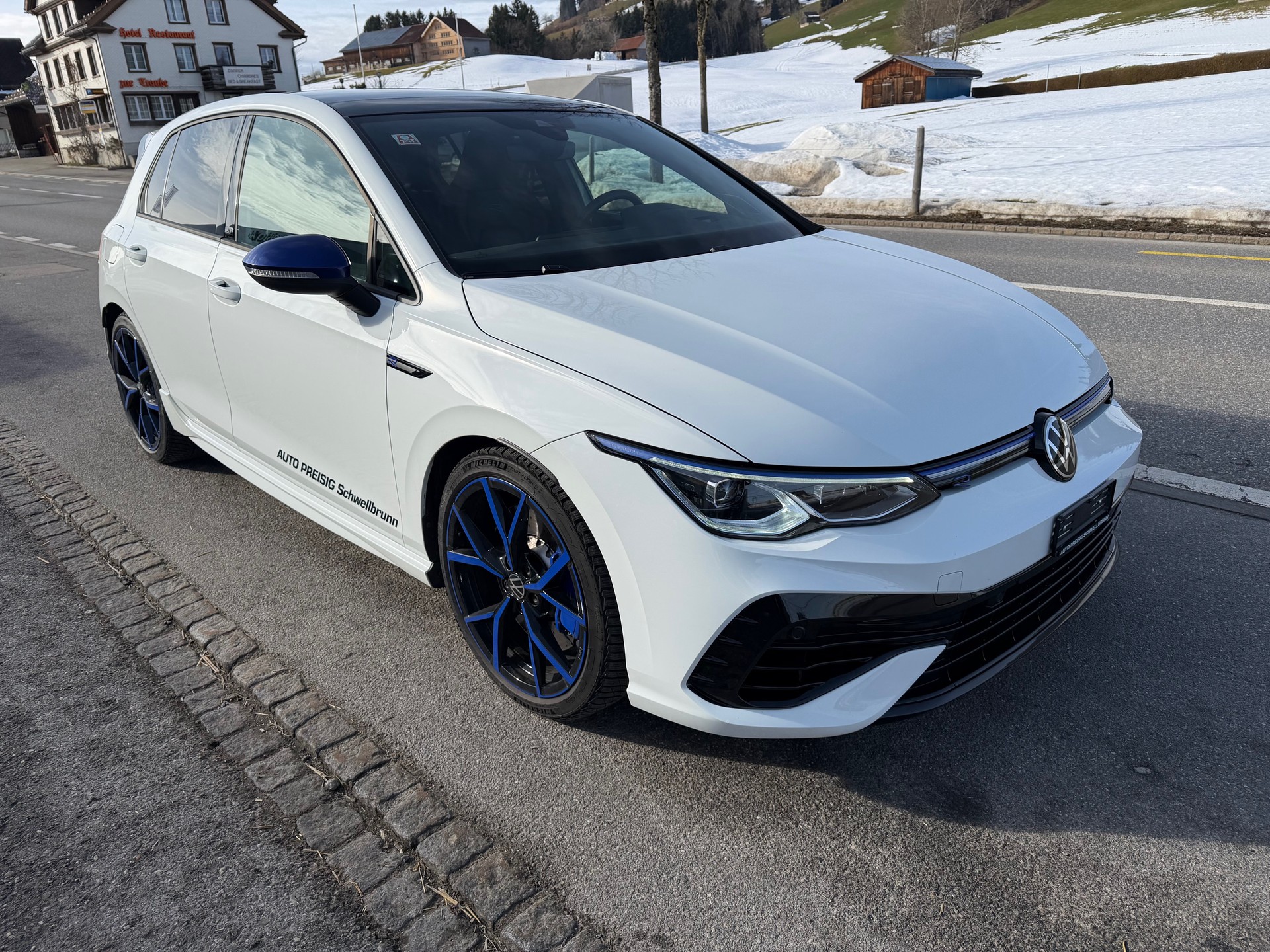 VW Golf 2.0 TSI R DSG 4Motion R 20 Years-image-9